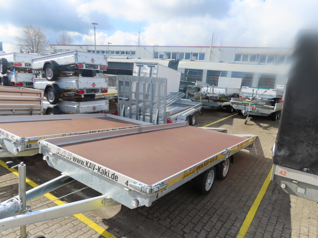 Universalanhänger unbeladen und ohne Aufbau