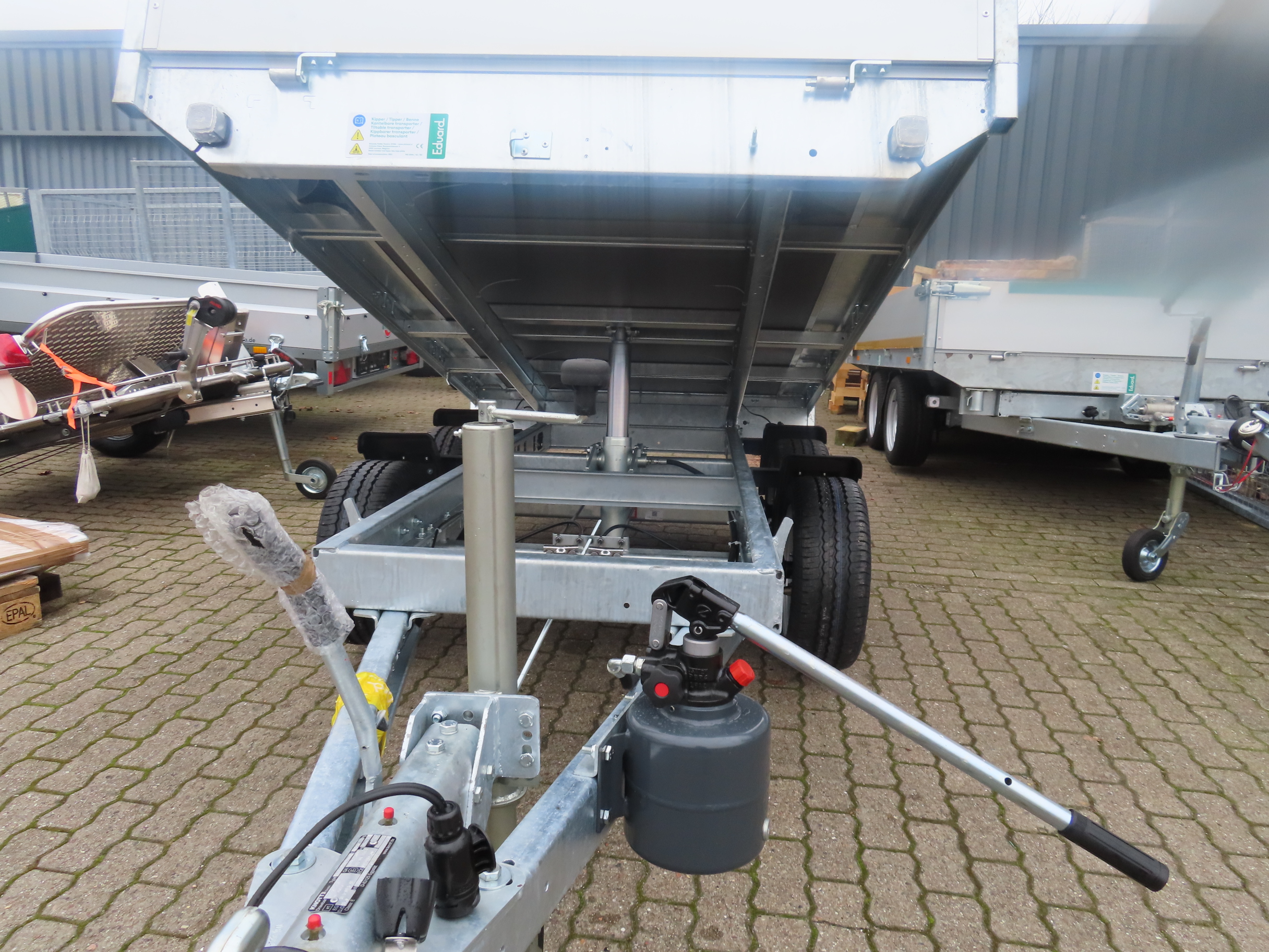 Eduard Heckkipper 2700 KG 2615 Gitteraufsatz PKW Anhänger – Bild 5