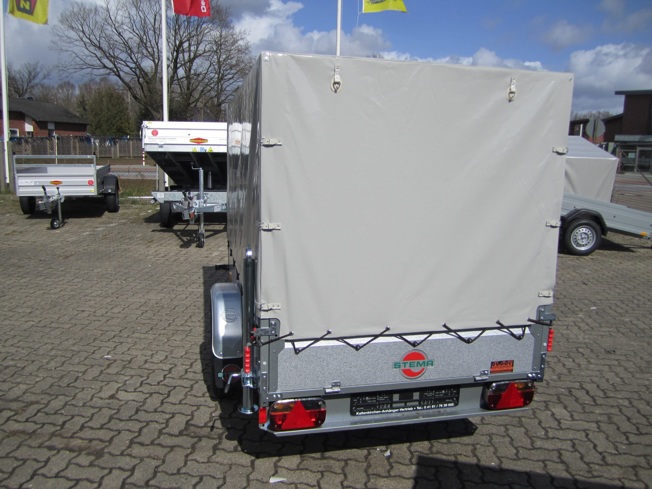 Anhänger Stema Hochplane 750 KG Basic STL 7.5-25-13.1 mit Plane grau und Spriegel 100 cm, ungebremst PKW Anhänger – Bild 4