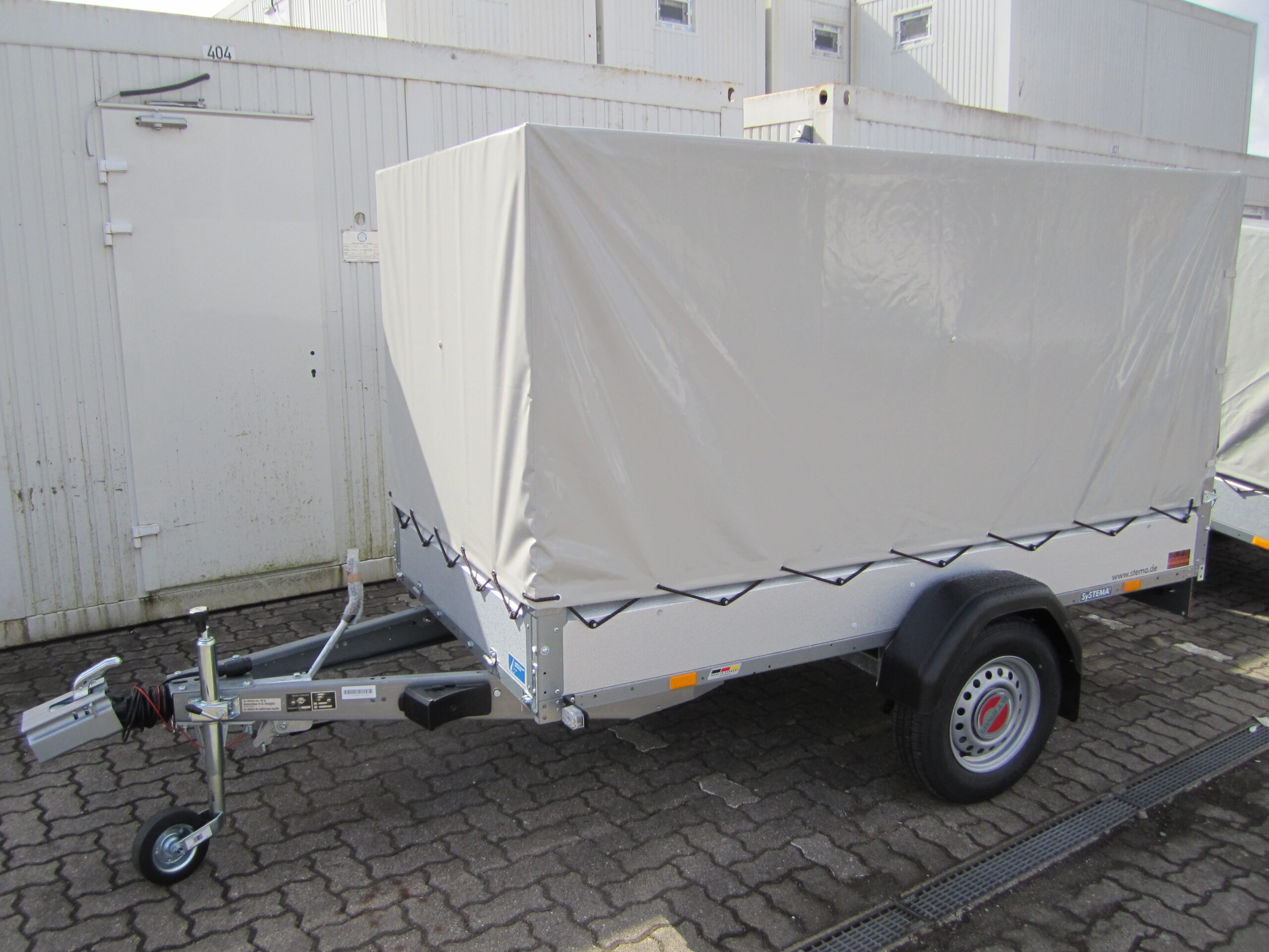 Anhänger STL 1300 O2 13-25-13.1 mit Plane grau und Spriegel 100 cm PKW Anhänger