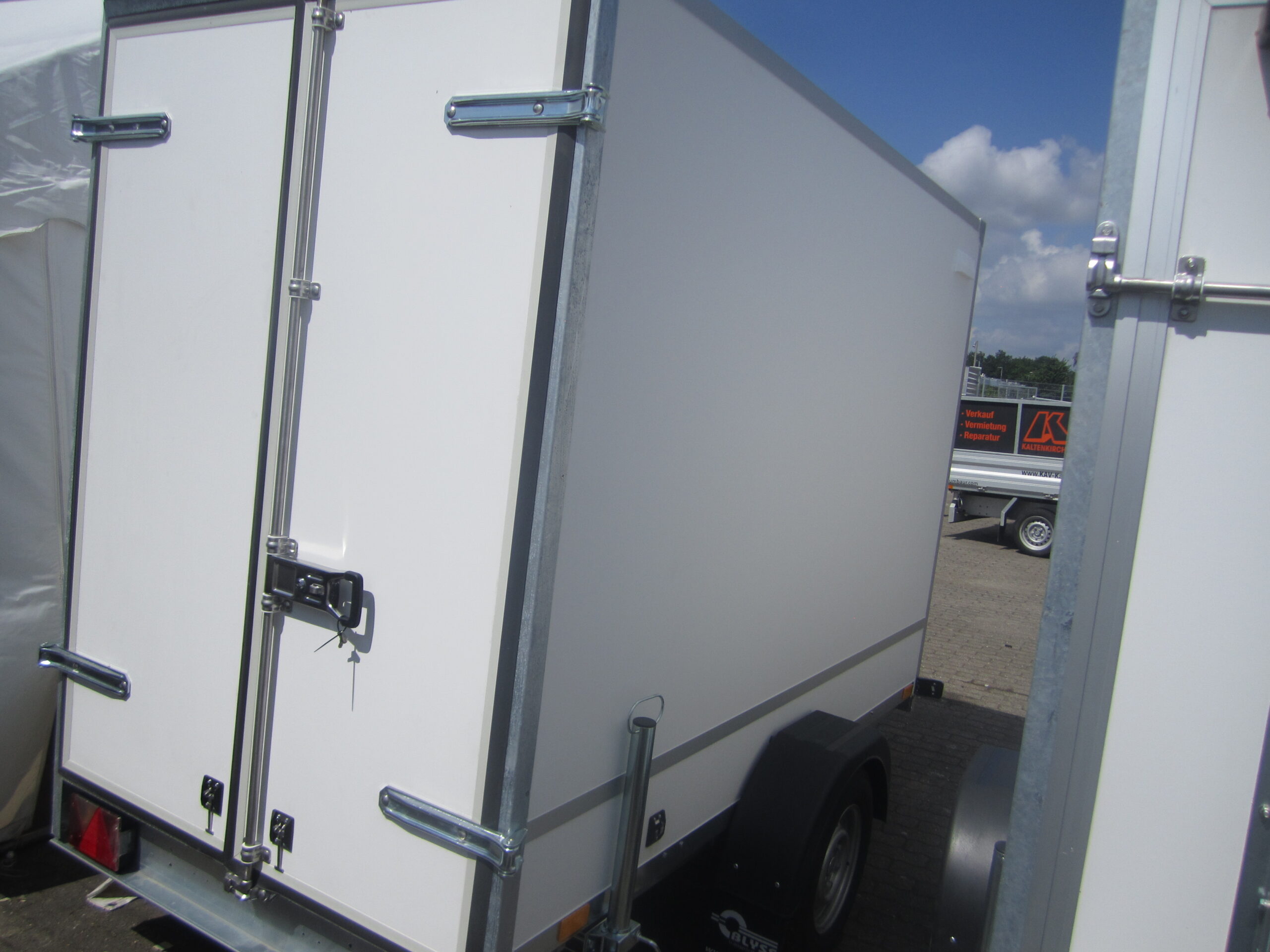 PKW Anhänger Blyss Kofferanhänger 2,62 Rampe 1300 KG1,80 Blyss100 km/h – Bild 2