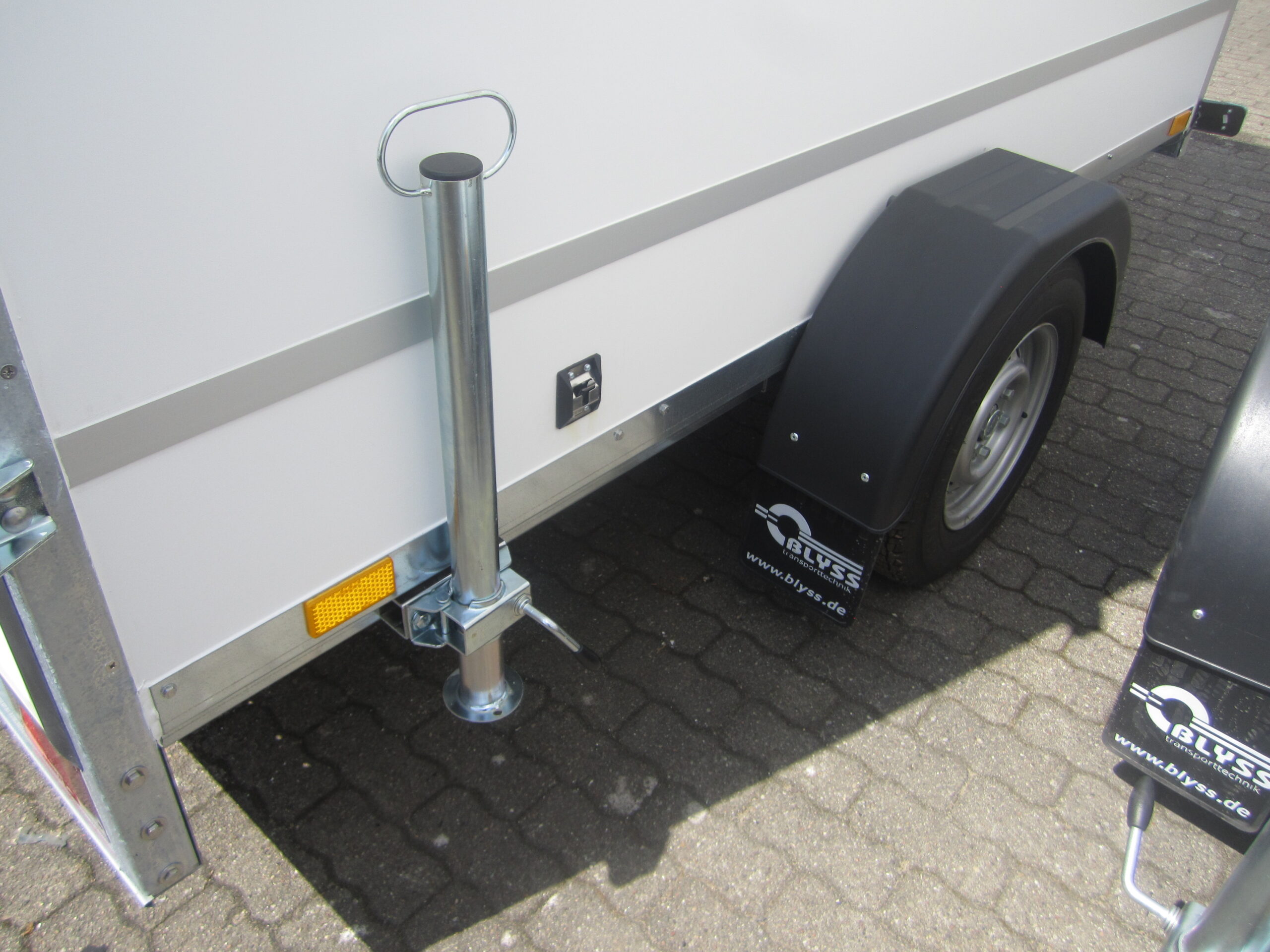 PKW Anhänger Blyss Kofferanhänger 2,62 Rampe 1300 KG1,80 Blyss100 km/h – Bild 3