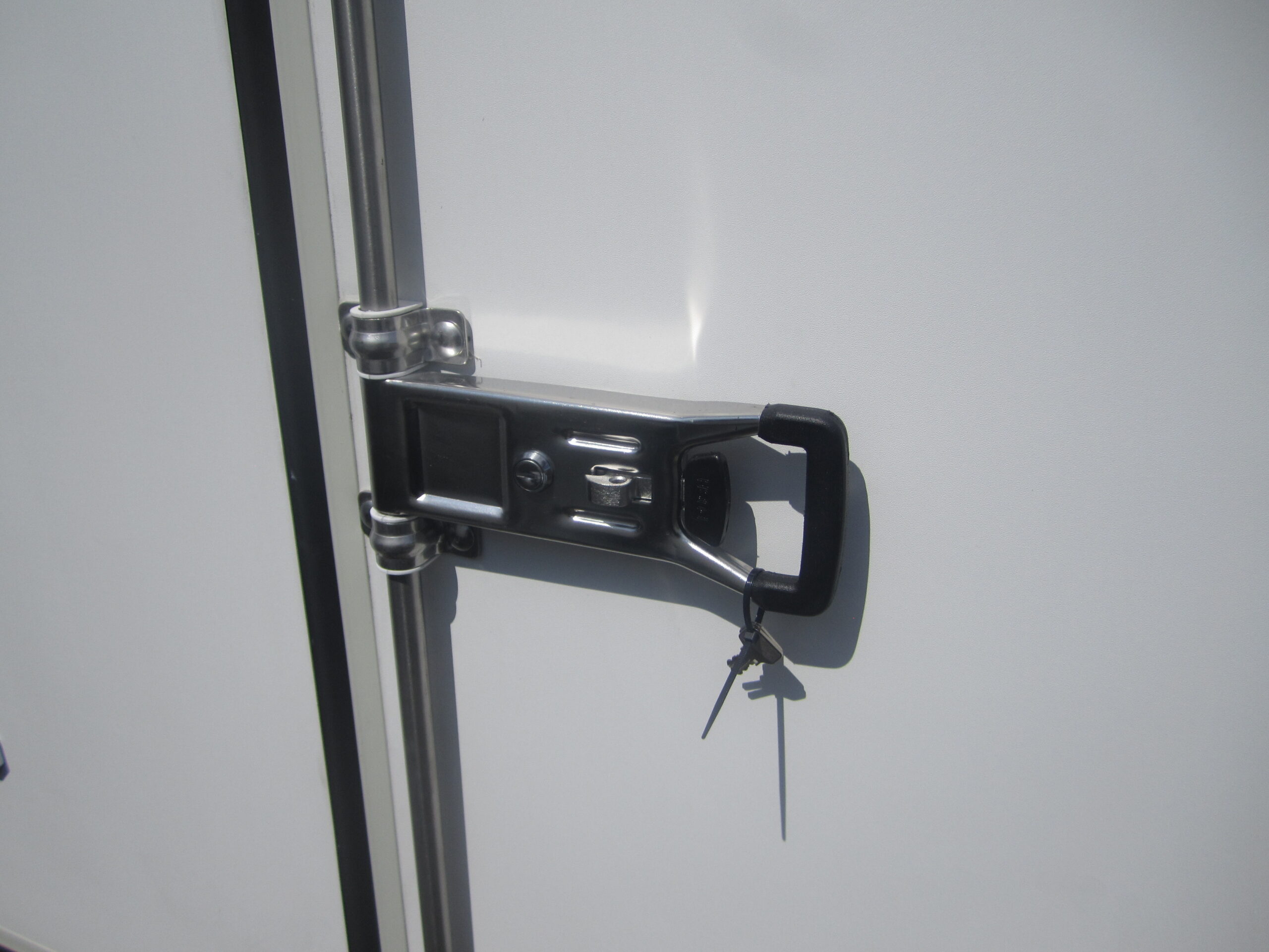 PKW Anhänger Blyss Kofferanhänger 2,62 Rampe 1300 KG1,80 Blyss100 km/h – Bild 6