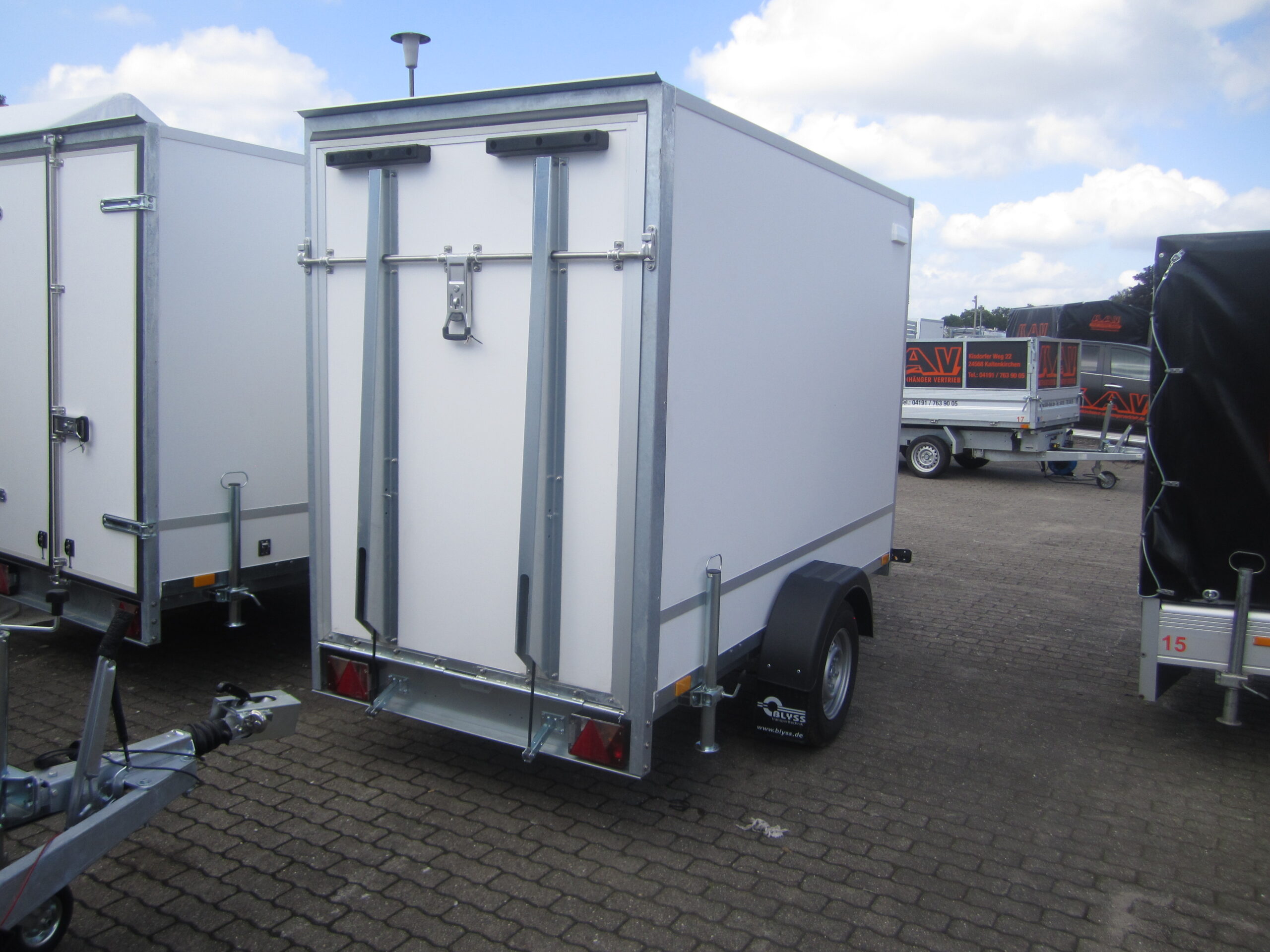 PKW Anhänger Blyss Kofferanhänger 2,62 Rampe 1300 KG1,80 Blyss100 km/h