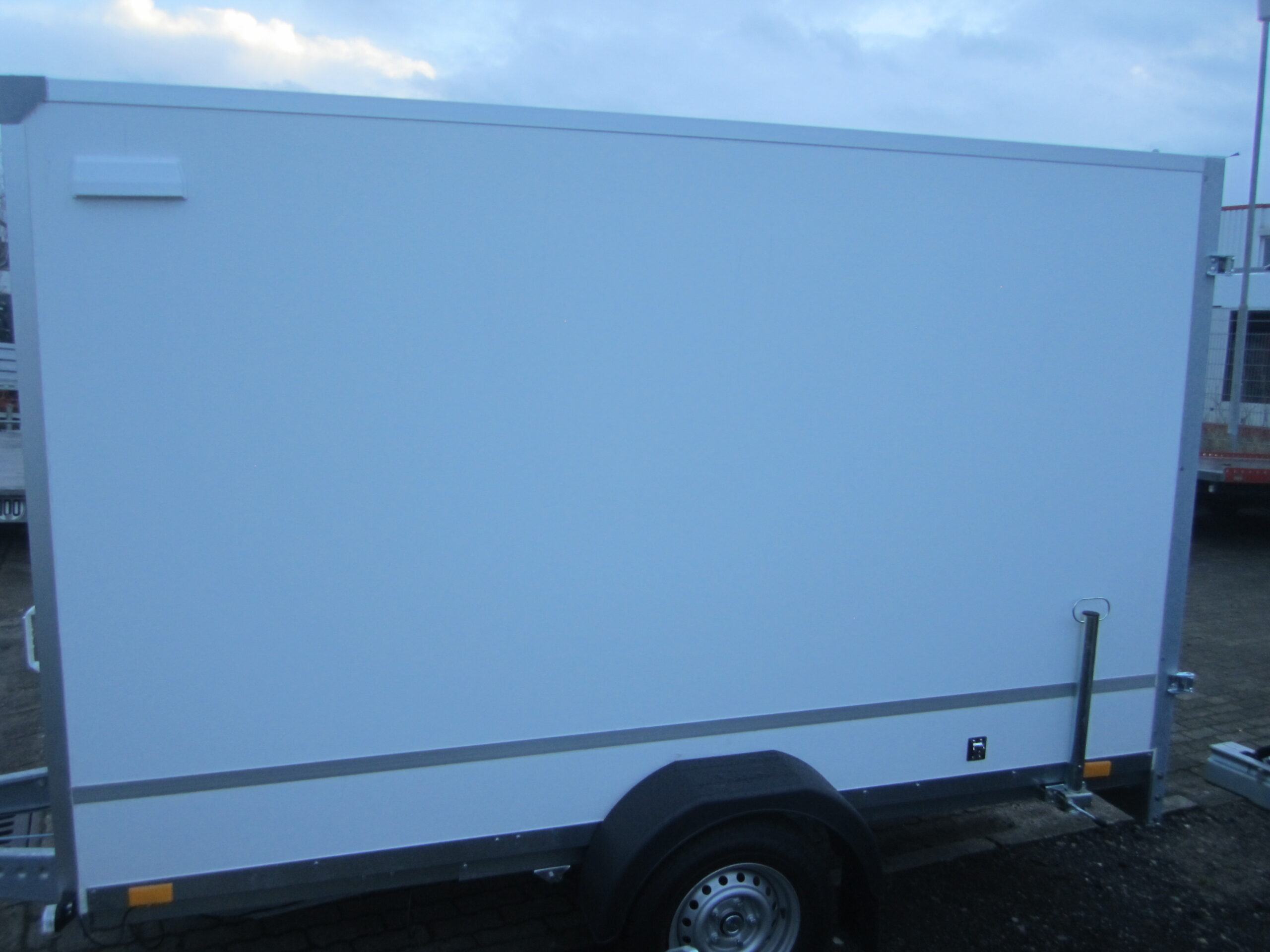 Blyss Anhänger mit Stützen