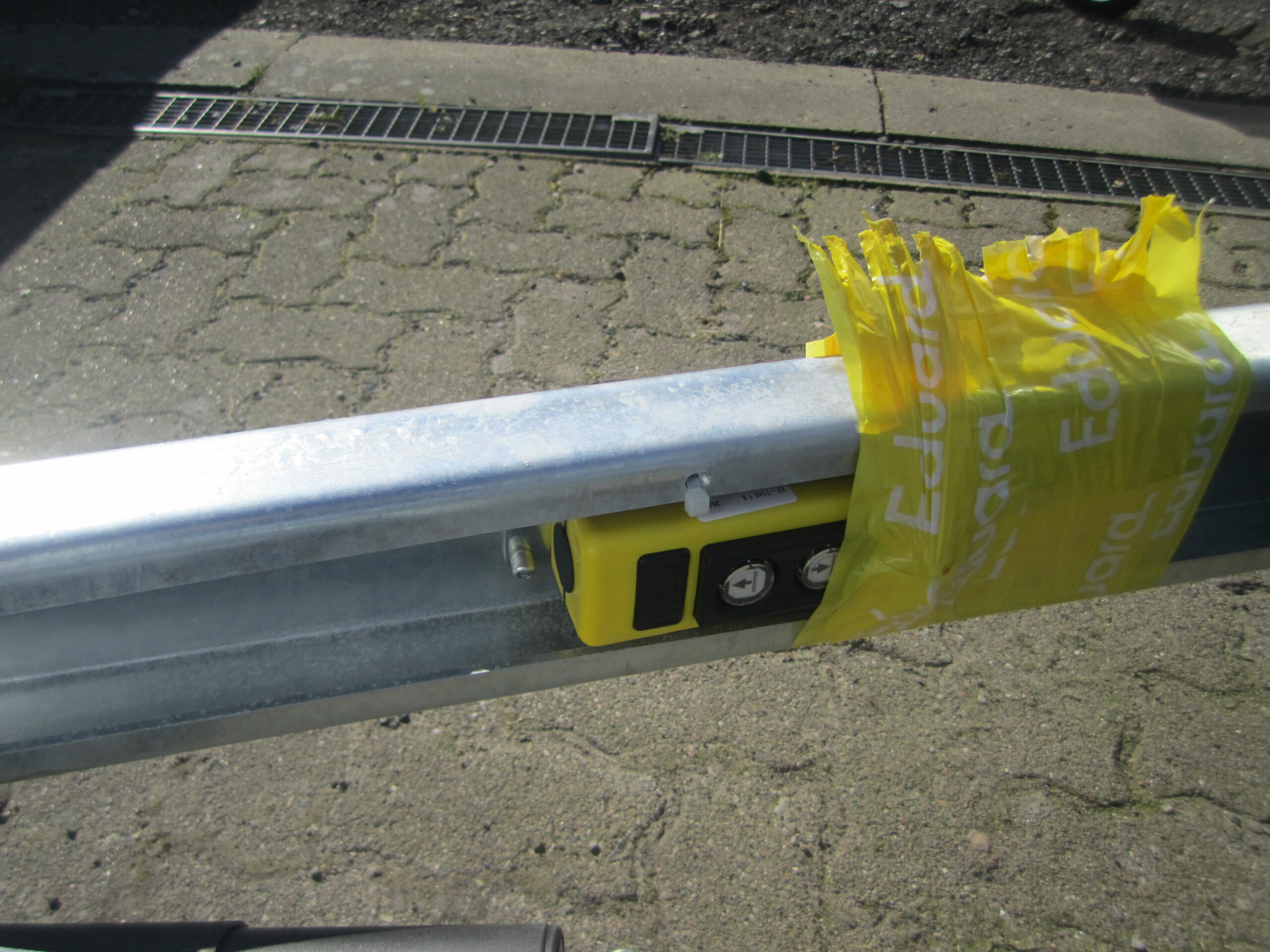 Anhänger EDUARD 3 Seiten Kipper 3,5 t PKW Anhänger Alu Rampen Laubgitter – Bild 4