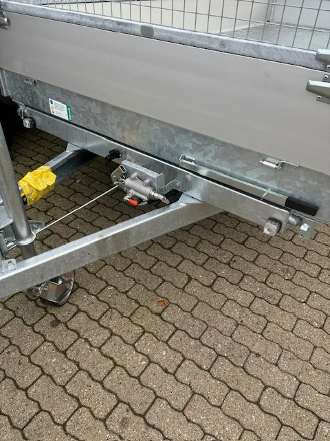 EDUARD 4x2 m . 3,5 t mit 2442 kg Zuladung. 4020 -GD- 3 Seitenkipper, Alu-Auffahrschienen, Bordwände 30cm -3500kg- E & H-Pumpe - Lfh:63cm-195/50R134020 - Laubgitter pendelbar - 70cm hoch – Bild 3