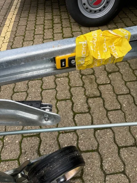 EDUARD 4x2 m . 3,5 t mit 2442 kg Zuladung. 4020 -GD- 3 Seitenkipper, Alu-Auffahrschienen, Bordwände 30cm -3500kg- E & H-Pumpe - Lfh:63cm-195/50R134020 - Laubgitter pendelbar - 70cm hoch – Bild 4