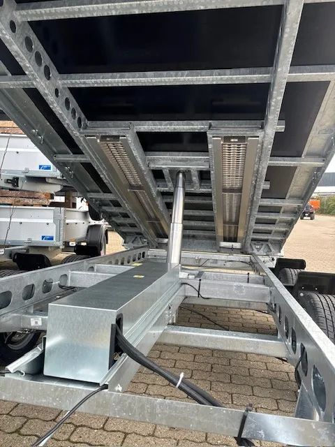 EDUARD 4x2 m . 3,5 t mit 2442 kg Zuladung. 4020 -GD- 3 Seitenkipper, Alu-Auffahrschienen, Bordwände 30cm -3500kg- E & H-Pumpe - Lfh:63cm-195/50R134020 - Laubgitter pendelbar - 70cm hoch – Bild 11