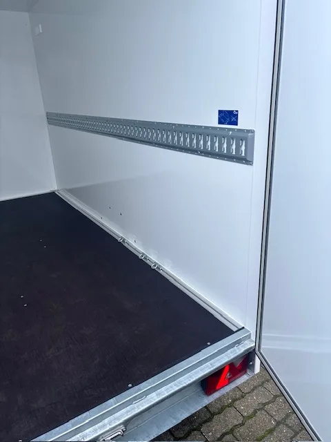 Blyss Kofferanhänger 1300 KG – SANDWICH (PREMIUM LINE) FS1330/180HL Außenwände aus Sandwichwänden 25 mm – Bild 11