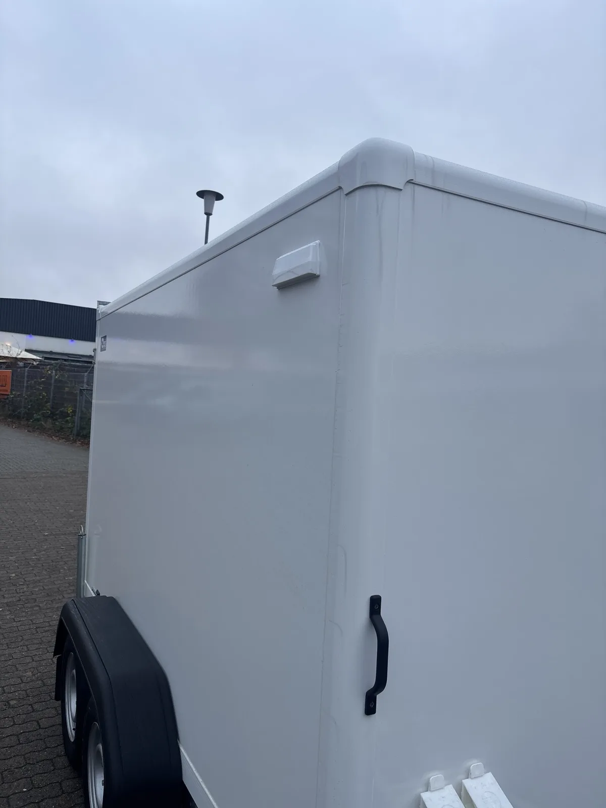 Blyss Kofferanhänger 2000 KG – SANDWICH (PREMIUM LINE) FS2030/180HL KOFFERANHÄNGER Außenwände aus Sandwichwänden 25 mm – Bild 4