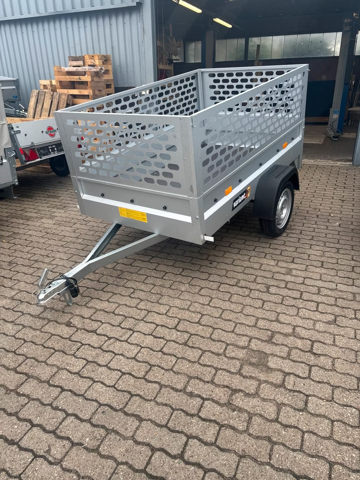 Variant Anhänger mit Gitter