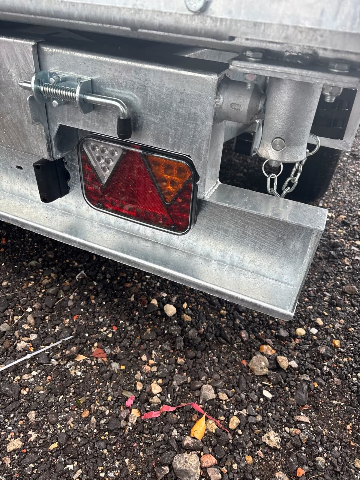 VARIANT 3517 TB 3 Seiten Kipper 3500 KG 320x186 cm mit Gitter und Rampen Neufahrzeug – Bild 4