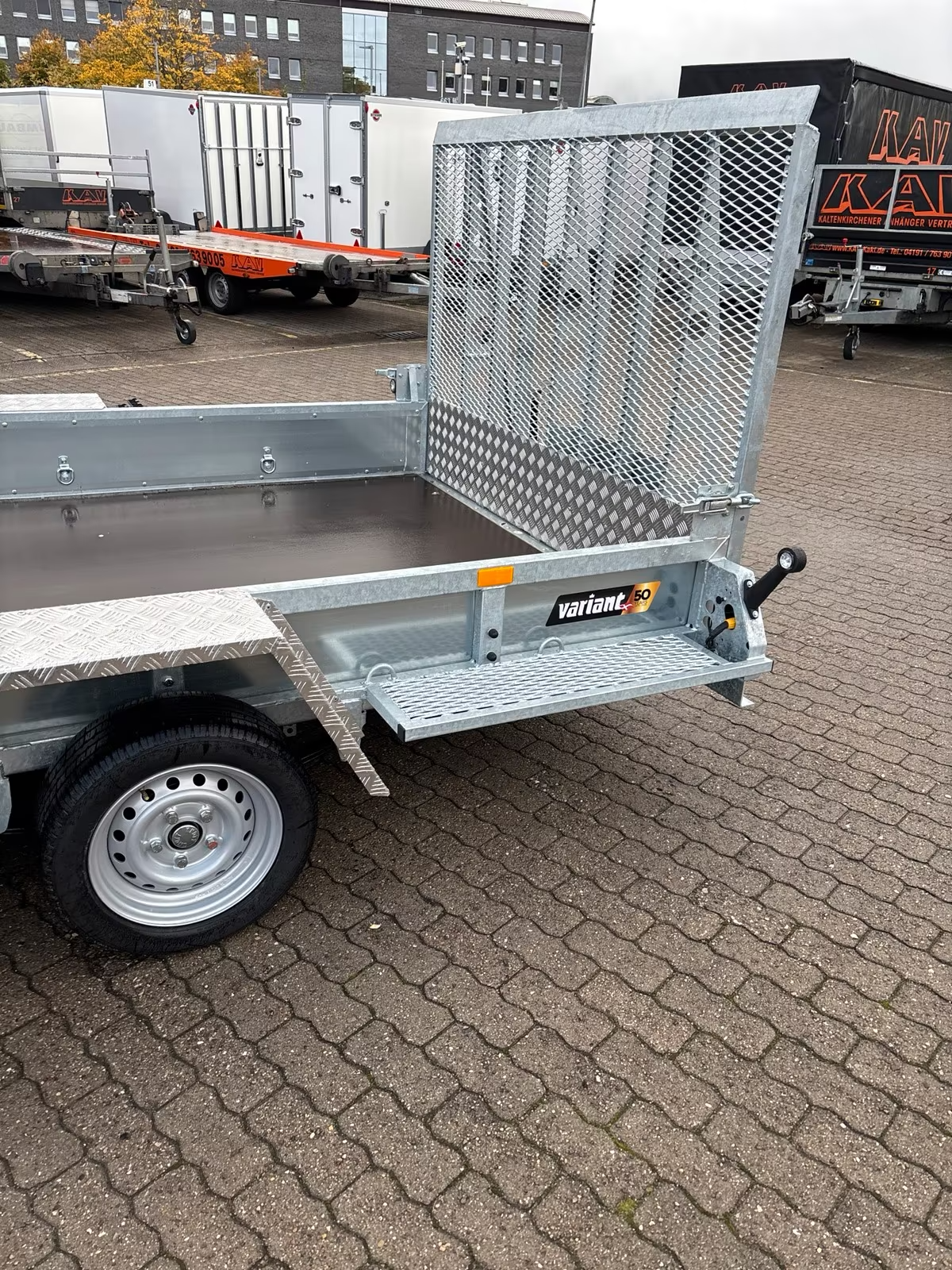 Variant Baumaschinen Anhänger 3518 M4 mit Heckrampe 3500 KG PKW Anhänger Neufahrzeug – Bild 2