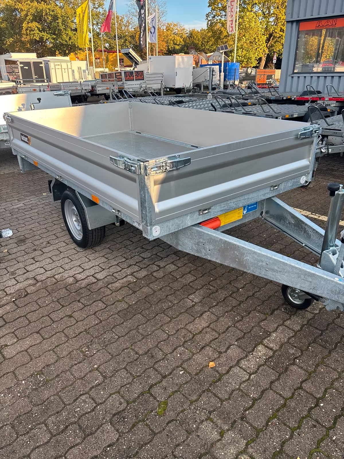 VARIANT 1815 T2 Basic 1800 KG Heckkipper mit E-Pumpe Ladefläche 254x145 cm. PKW Anhänger Neufahrzeug. Blattfedern. – Bild 8