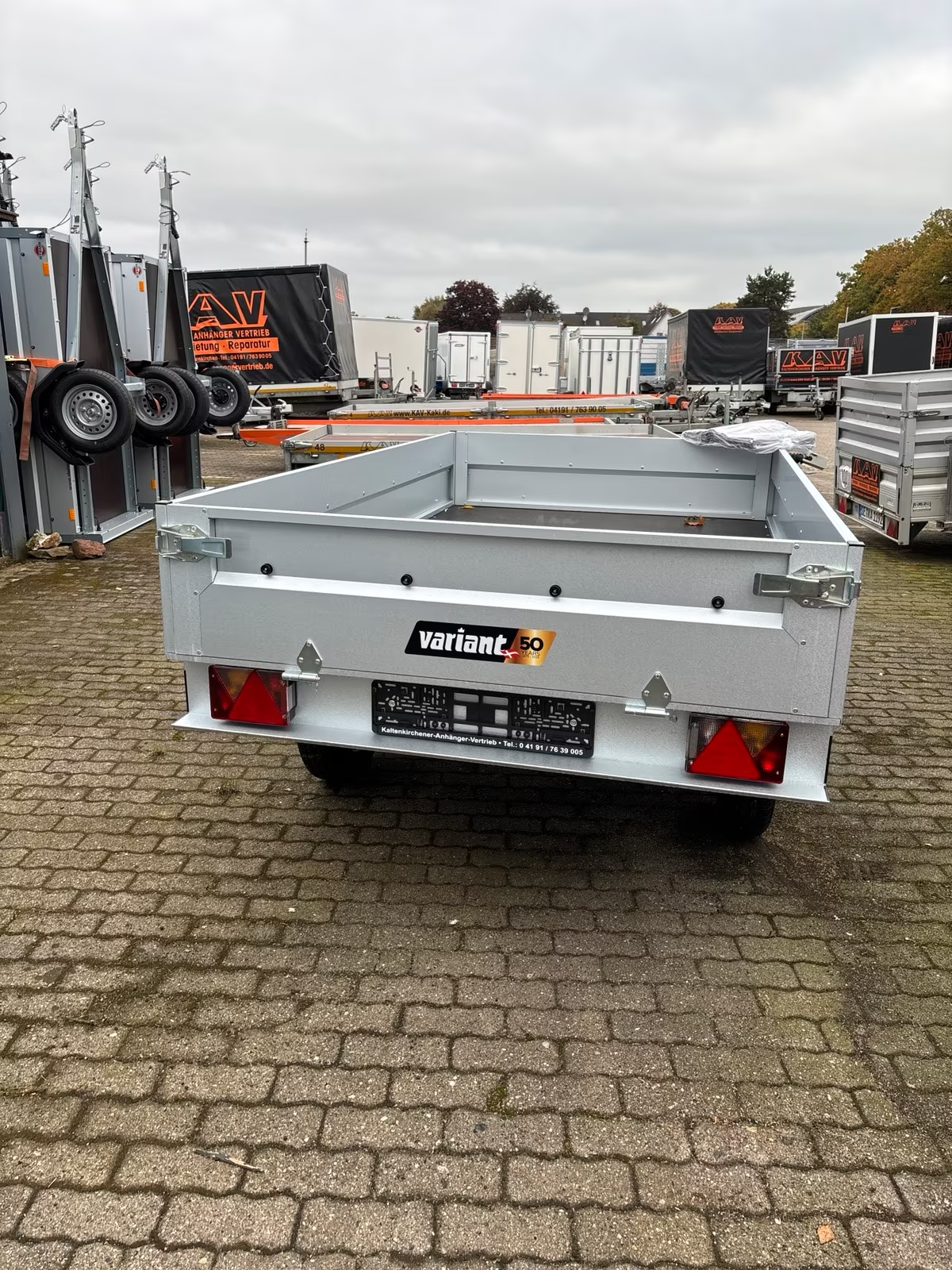 VARIANT 756 A 750KG ungebremster Anhänger Doppelachser mit Flachplane und Stützrad Neufahrzeug PKW Anhänger – Bild 3