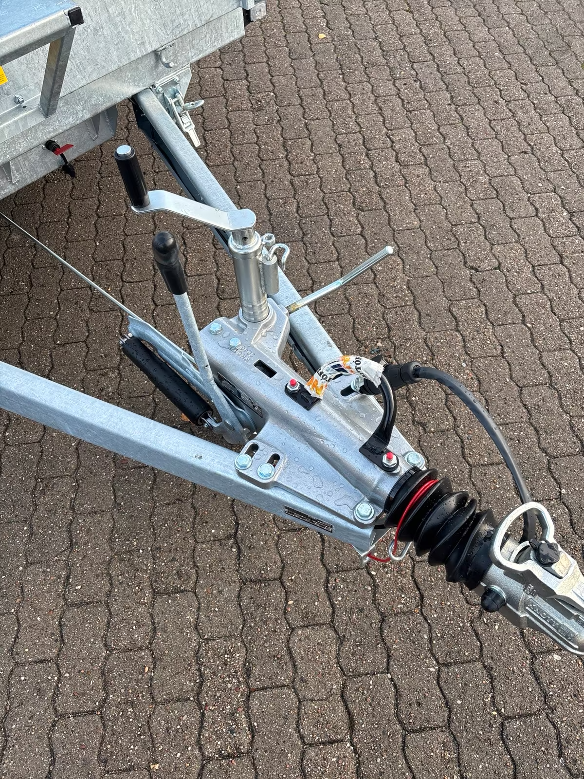 VARIANT 3517 MT 3500 KG Heckkipper mit E-Pumpe Auffahrrampen und Schaufelablage Neufahrzeug MAXI-LOAD PKW Anhänger Baumaschinen Transport Anhänger – Bild 6