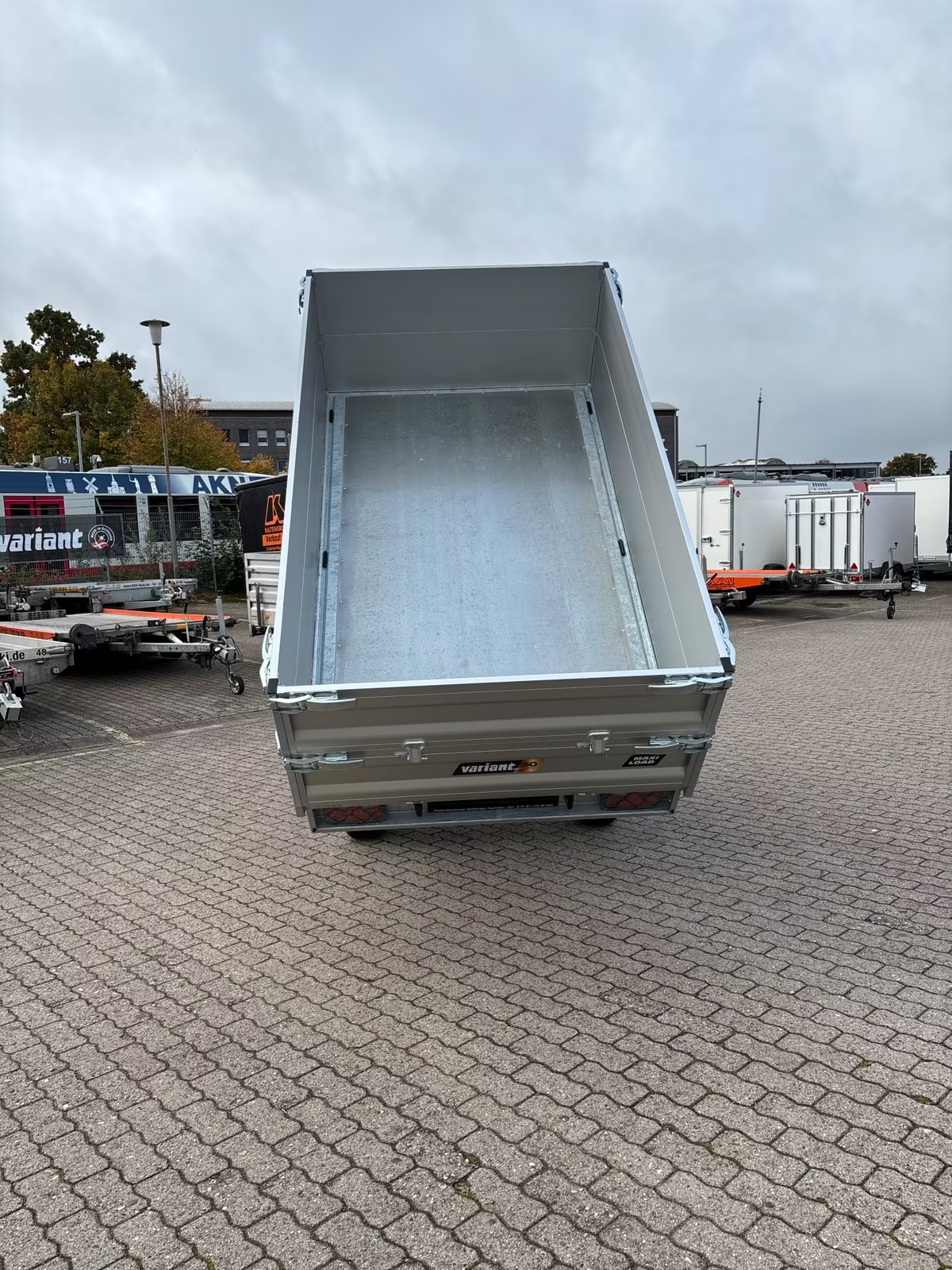 VARIANT 1815 T2 1800 KG Heckkipper mit E-Pumpe und Aluaufsatz 35 cm Ladefläche 254x145 cm. PKW Anhänger Neufahrzeug. Blattfedern. – Bild 9