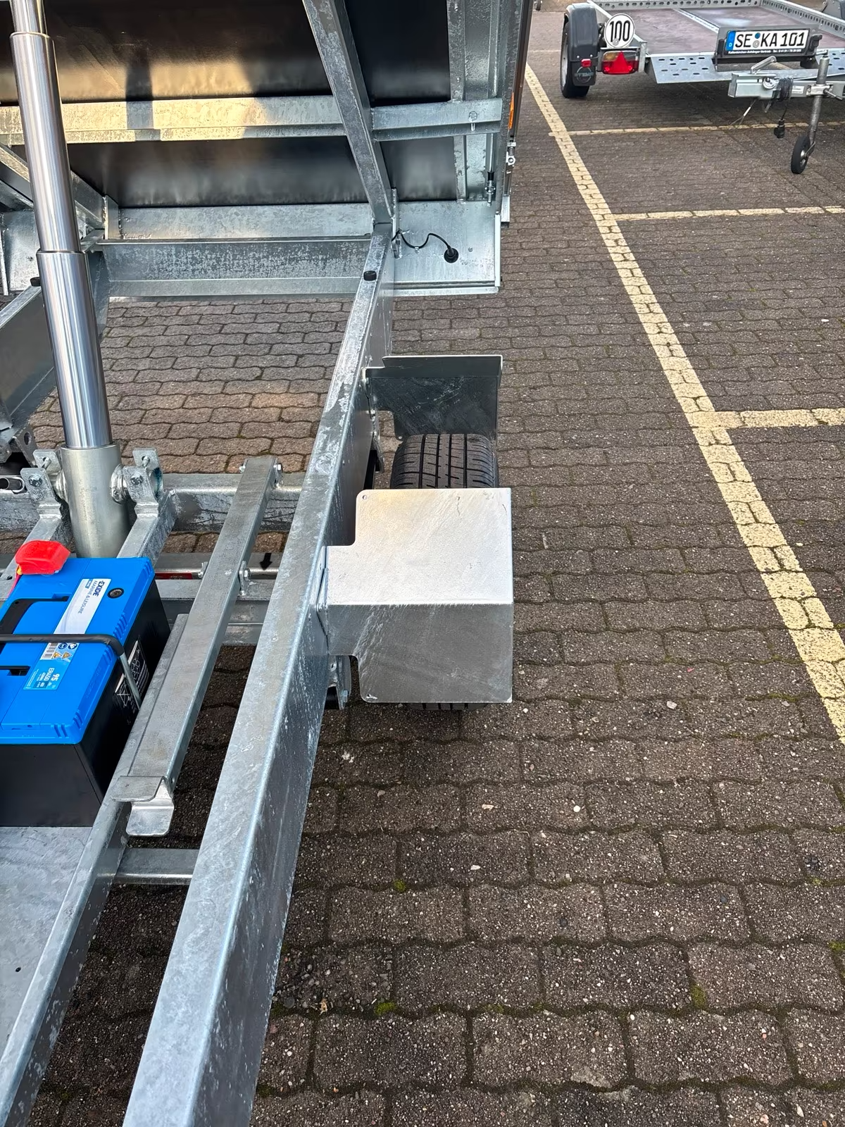 VARIANT 1815 T2 Basic 1800 KG Heckkipper mit E-Pumpe Ladefläche 254x145 cm. PKW Anhänger Neufahrzeug. Blattfedern. – Bild 5