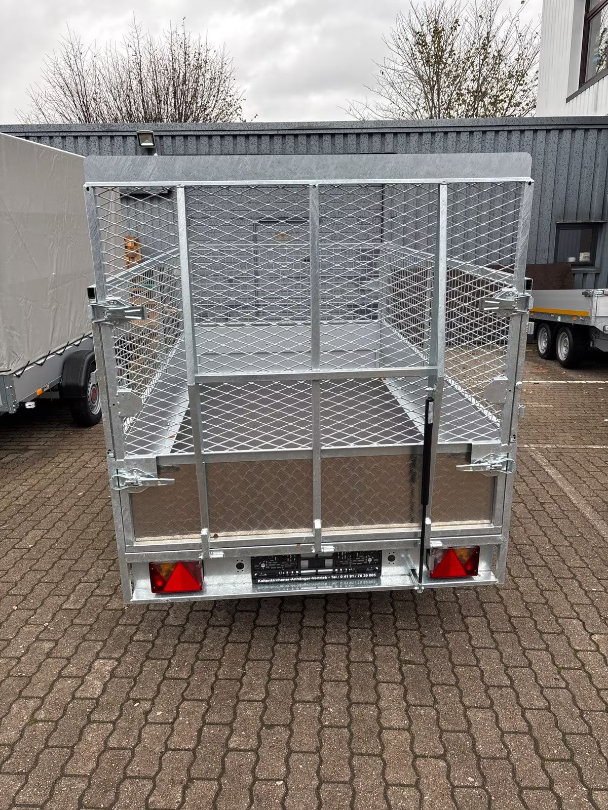 VARIANT 1304 F1 MR 1 Achs Kastenanhänger 257x145 cm 1350 KG mit Heckrampe und Gitteraufsatz Neufahrzeug – Bild 5