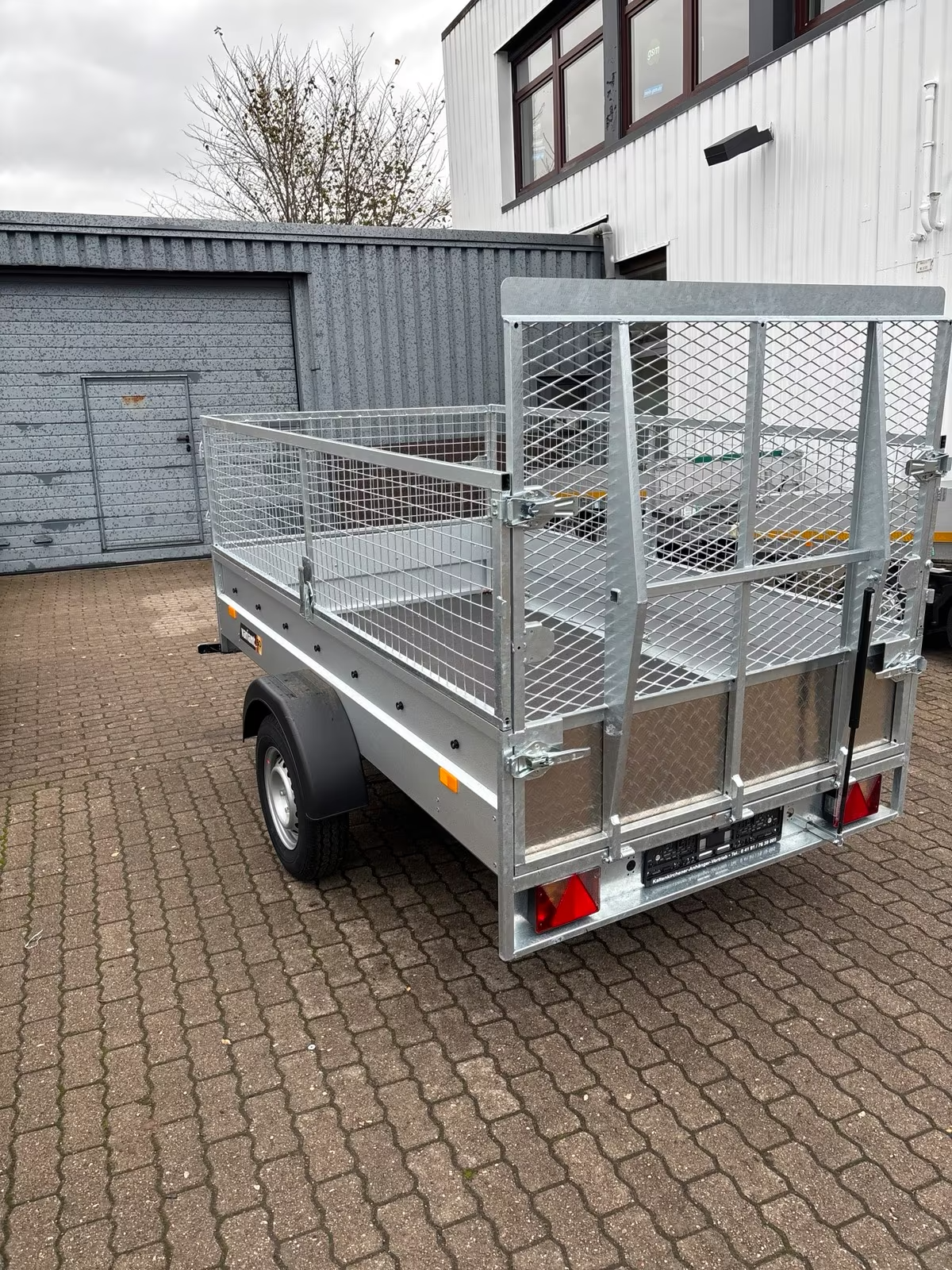 VARIANT 1304 F1 MR 1 Achs Kastenanhänger 257x145 cm 1350 KG mit Heckrampe und Gitteraufsatz Neufahrzeug – Bild 2