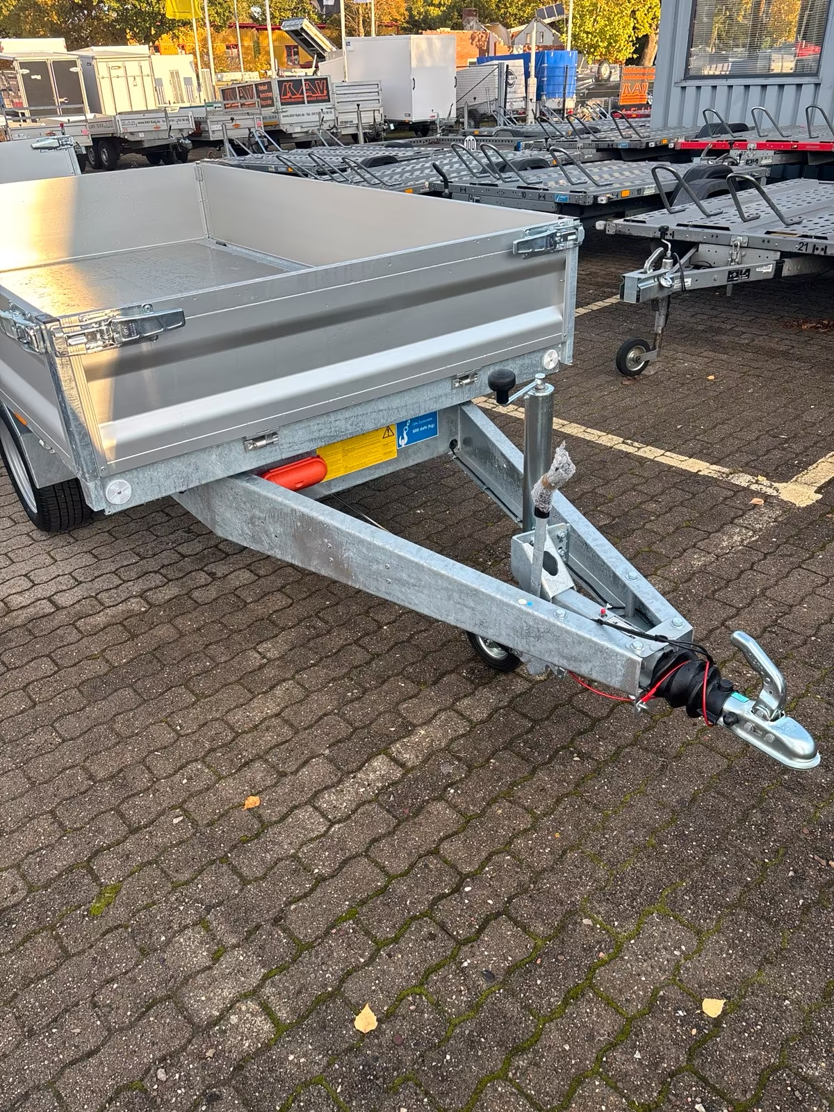 VARIANT 1815 T2 Basic 1800 KG Heckkipper mit E-Pumpe Ladefläche 254x145 cm. PKW Anhänger Neufahrzeug. Blattfedern. – Bild 2