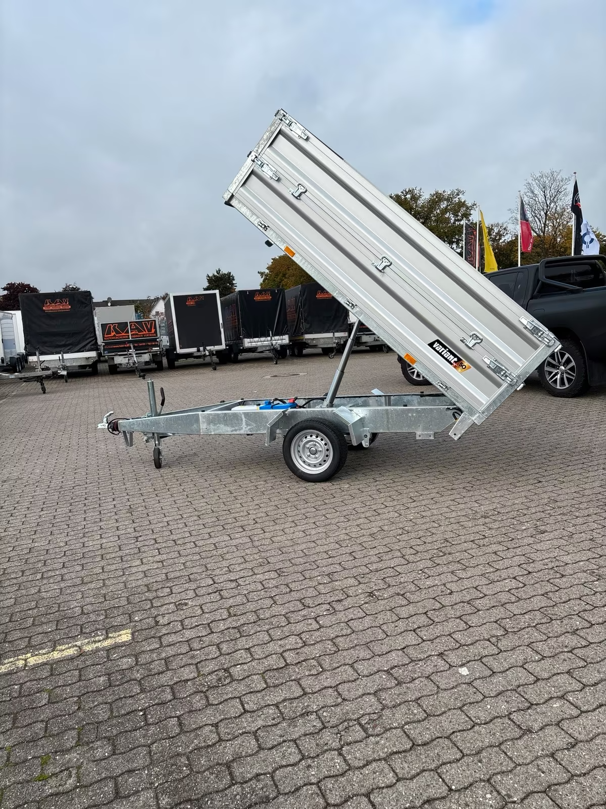 VARIANT 1815 T2 1800 KG Heckkipper mit E-Pumpe und Aluaufsatz 35 cm Ladefläche 254x145 cm. PKW Anhänger Neufahrzeug. Blattfedern. – Bild 3