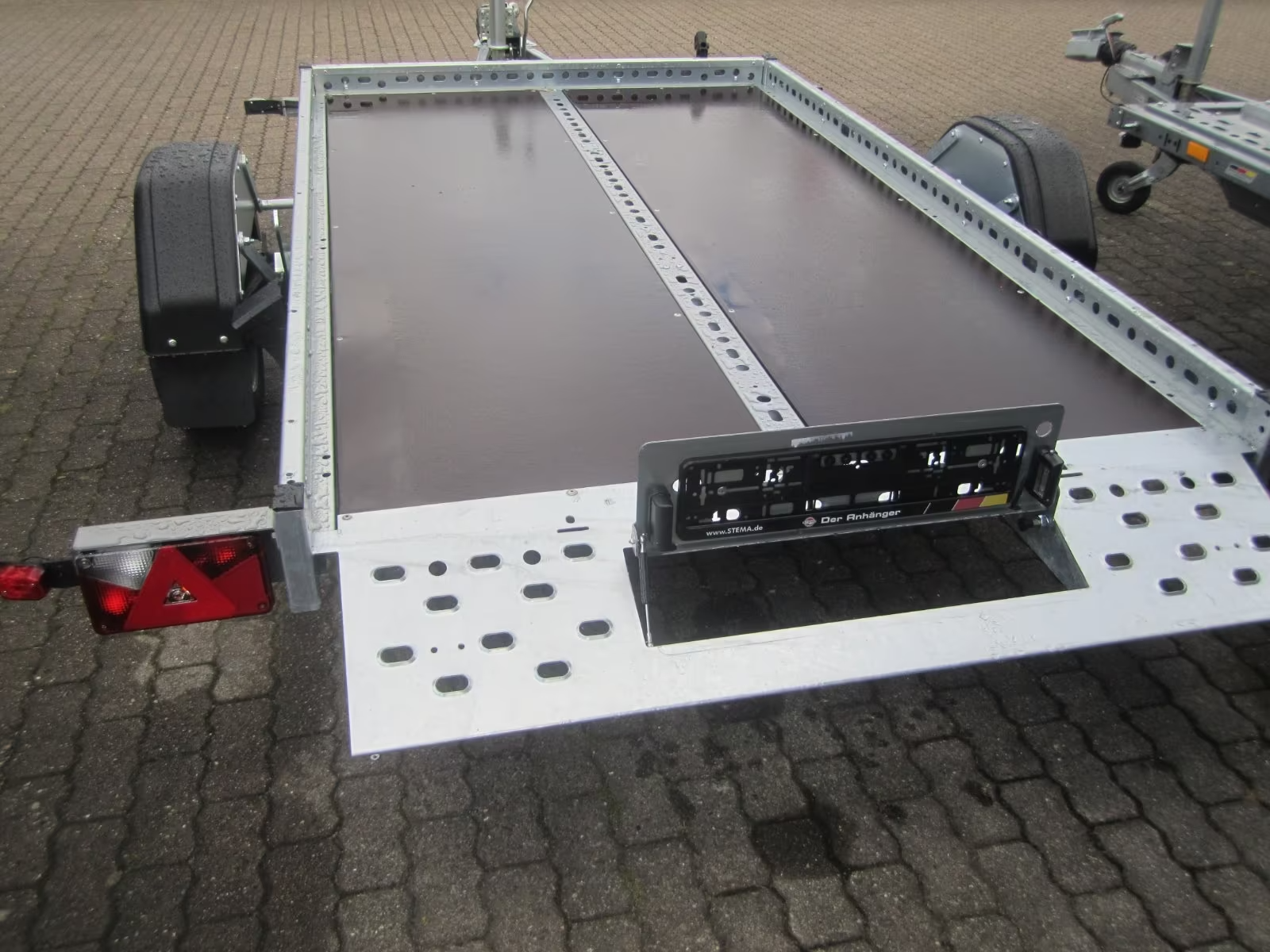 Stema Absenkanhänger 1300 KG neu Pkw Anhänger Neufahrzeug – Bild 5