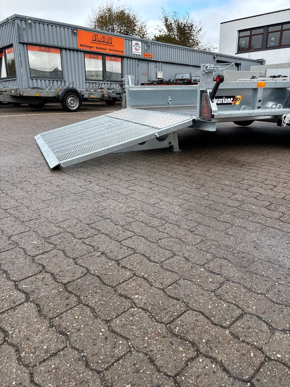 Variant Baumaschinen Anhänger 3518 M4 mit Heckrampe 3500 KG PKW Anhänger Neufahrzeug – Bild 12