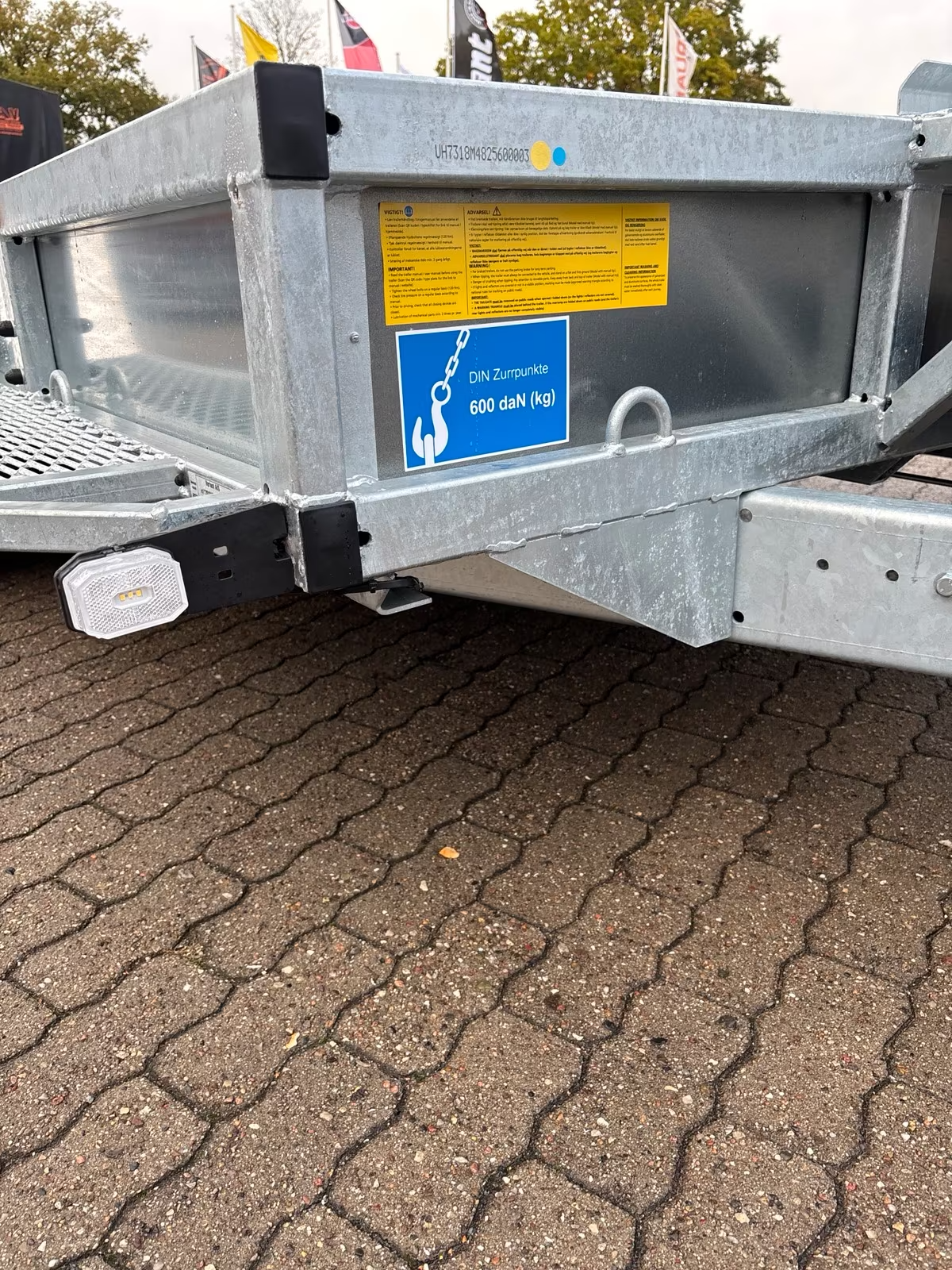 Variant Baumaschinen Anhänger 3518 M4 mit Heckrampe 3500 KG PKW Anhänger Neufahrzeug – Bild 3