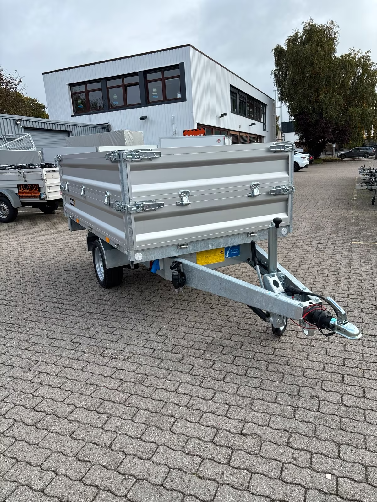 VARIANT 1815 T2 1800 KG Heckkipper mit E-Pumpe und Aluaufsatz 35 cm Ladefläche 254x145 cm. PKW Anhänger Neufahrzeug. Blattfedern. – Bild 7