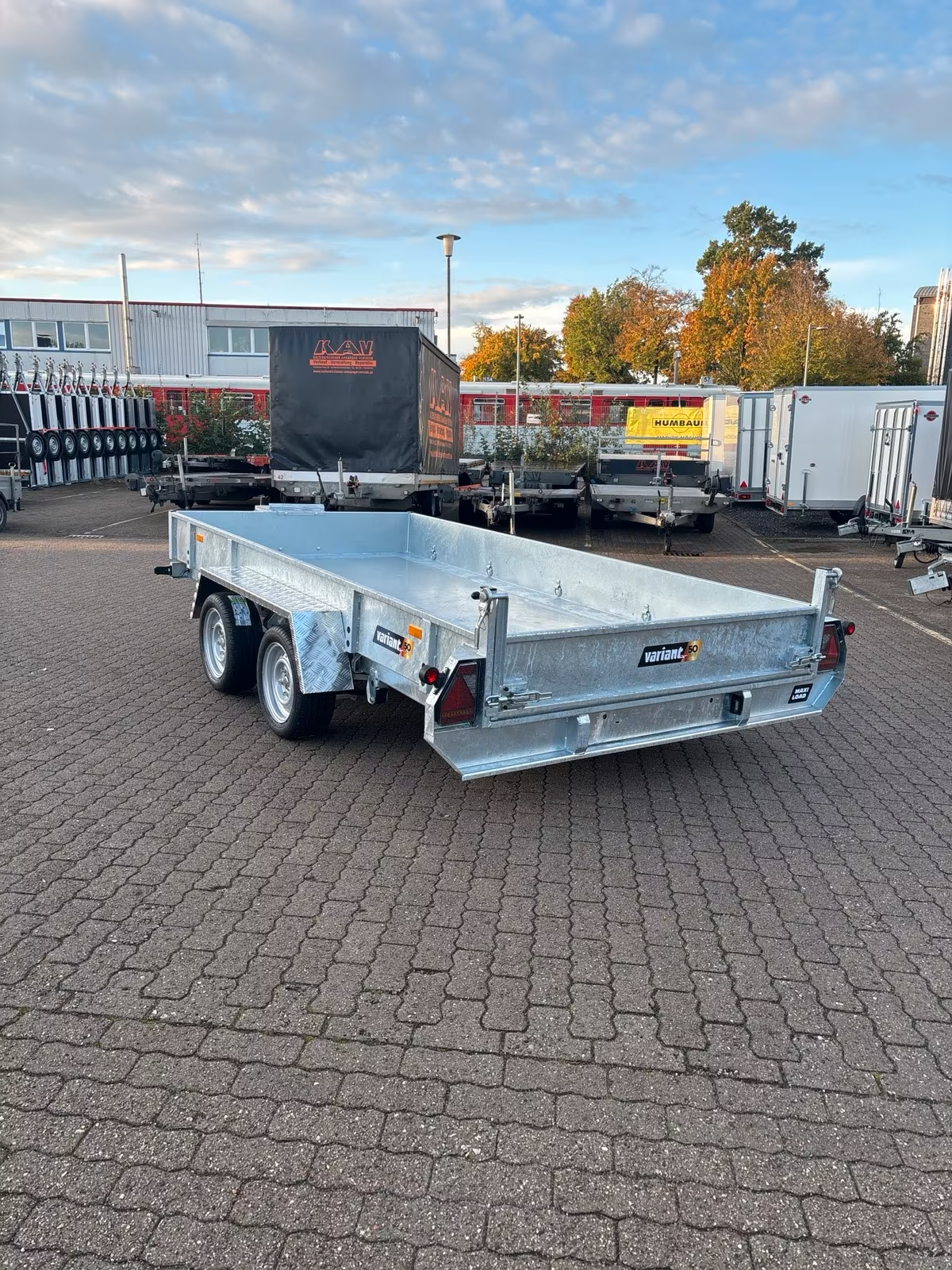 VARIANT 3517 MT 3500 KG Heckkipper mit E-Pumpe Auffahrrampen und Schaufelablage Neufahrzeug MAXI-LOAD PKW Anhänger Baumaschinen Transport Anhänger – Bild 5