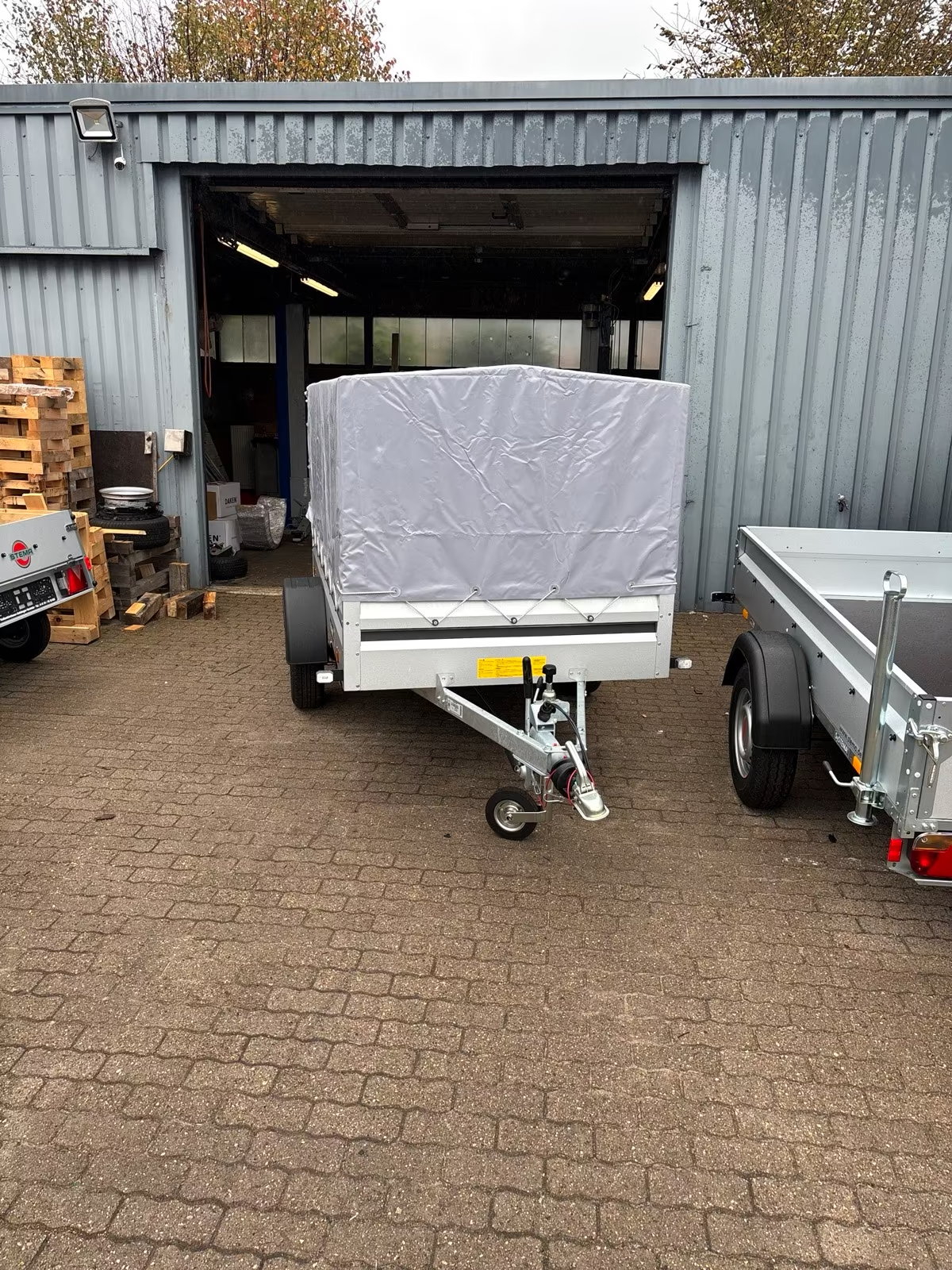 VARIANT 260B EDITION 1000 KG Tieflader mit Hochplane 100 cm 254x124m 1 Achser Neufahrzeug – Bild 6