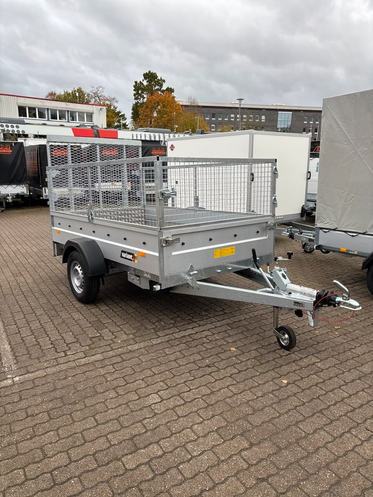 VARIANT 1304 F1 MR 1 Achs Kastenanhänger 257x145 cm 1350 KG mit Heckrampe und Gitteraufsatz Neufahrzeug – Bild 3