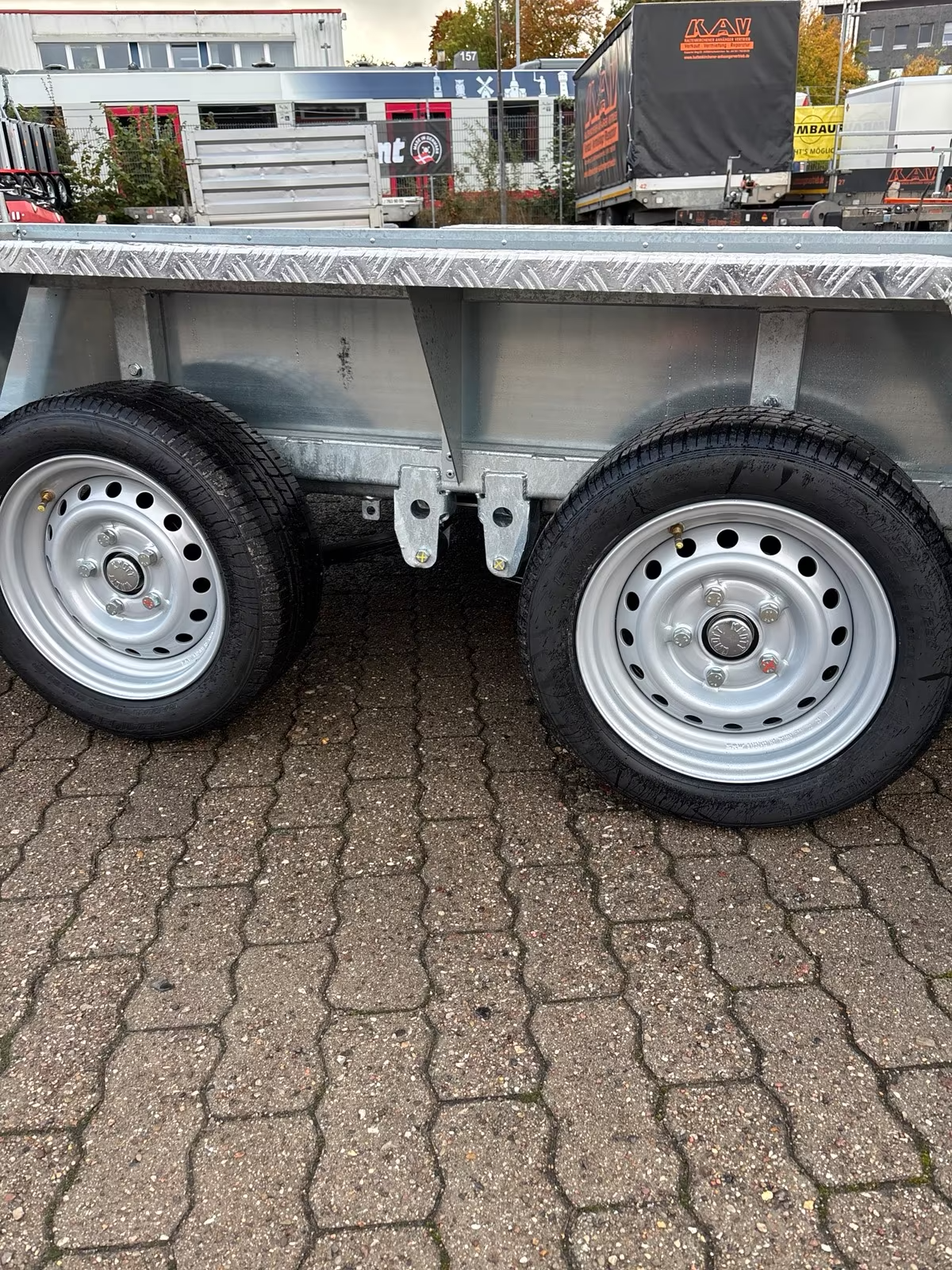 Variant Baumaschinen Anhänger 3518 M4 mit Heckrampe 3500 KG PKW Anhänger Neufahrzeug – Bild 6