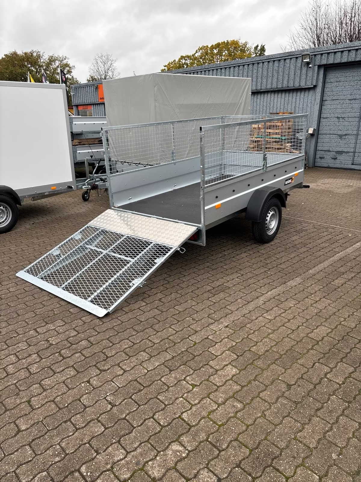 VARIANT 1304 F1 MR 1 Achs Kastenanhänger 257x145 cm 1350 KG mit Heckrampe und Gitteraufsatz Neufahrzeug – Bild 7