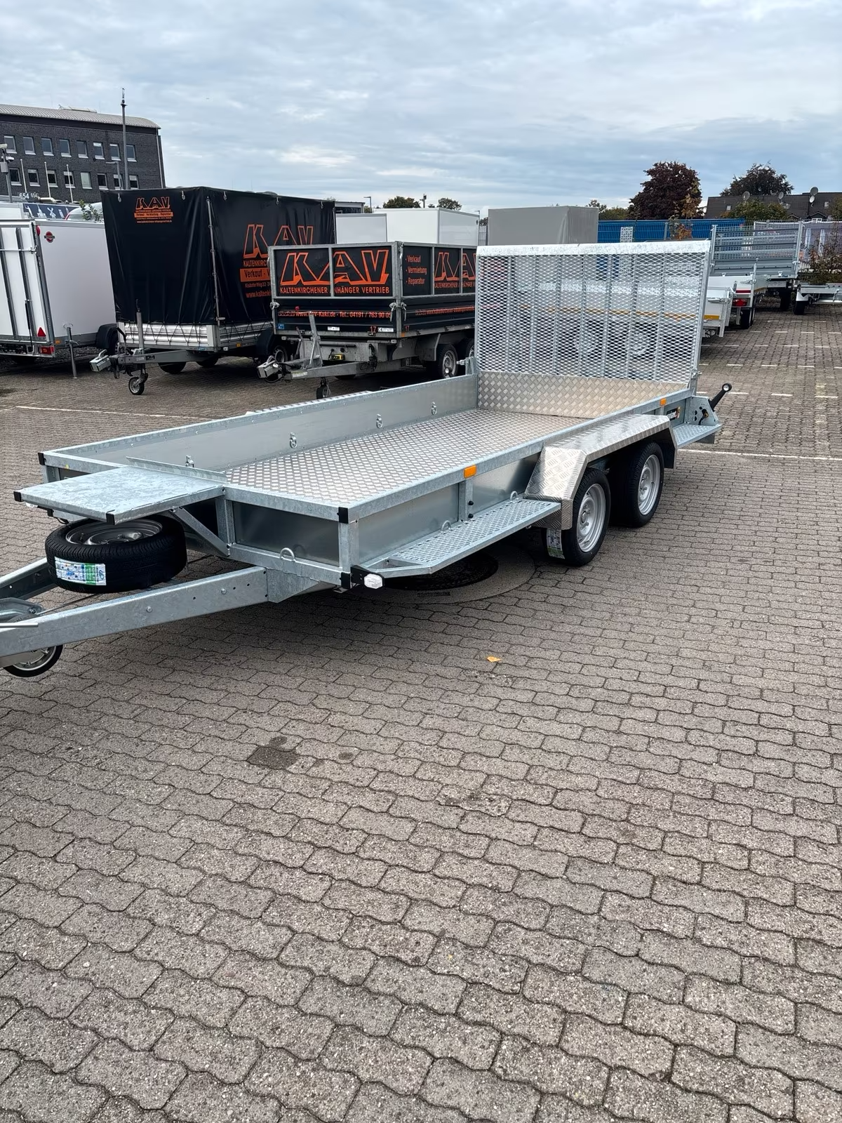 Variant Baumaschinen Anhänger 3518 M4 mit Alu Boden und Heckrampe Neufahrzeug PKW Anhänger – Bild 10