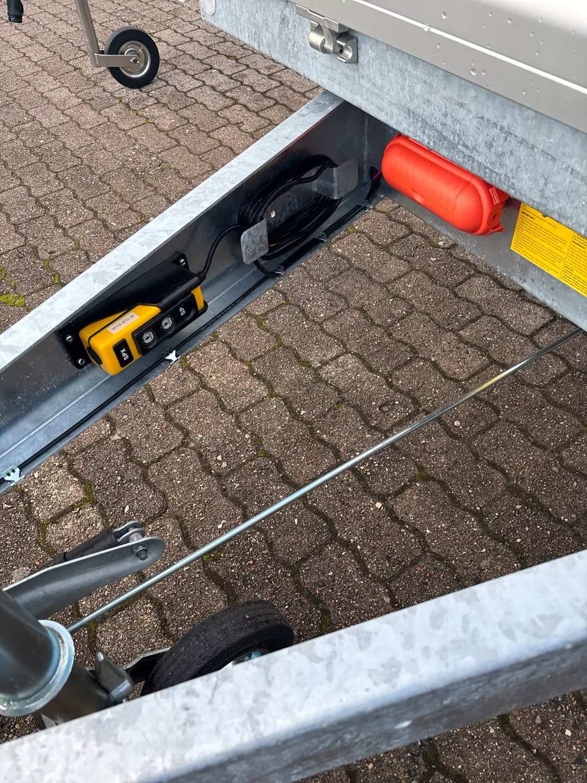 VARIANT 1815 T2 Basic 1800 KG Heckkipper mit E-Pumpe Ladefläche 254x145 cm. PKW Anhänger Neufahrzeug. Blattfedern. – Bild 6