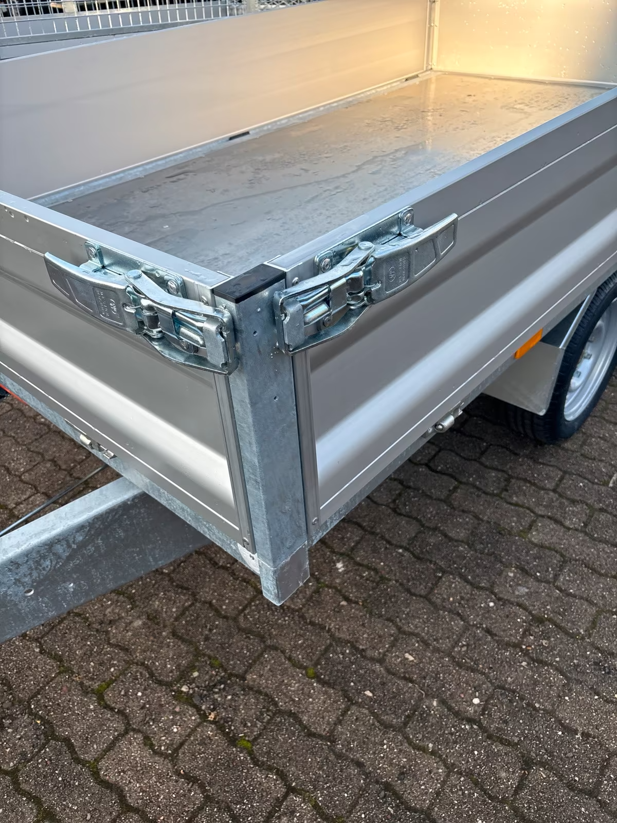 VARIANT 1815 T2 Basic 1800 KG Heckkipper mit E-Pumpe Ladefläche 254x145 cm. PKW Anhänger Neufahrzeug. Blattfedern. – Bild 3