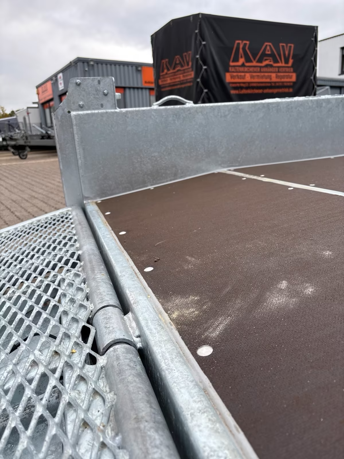 VARIANT 3516 B3 Maschinentransporter 3500 KG mit Heckrampe und Blattfedern PKW Anhänger Neufahrzeug – Bild 4