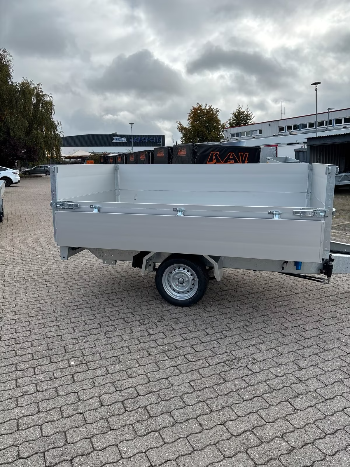 VARIANT 1815 T2 1800 KG Heckkipper mit E-Pumpe und Aluaufsatz 35 cm Ladefläche 254x145 cm. PKW Anhänger Neufahrzeug. Blattfedern. – Bild 5