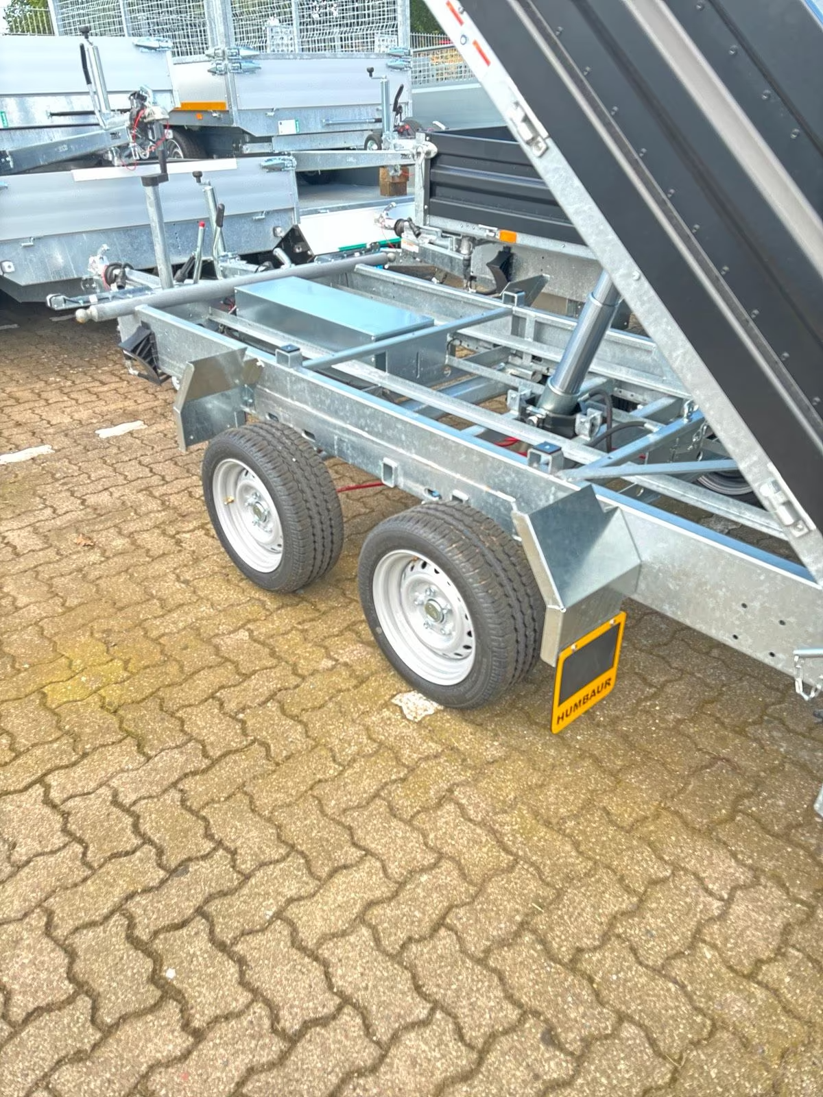 Humbaur 3 seiten inkl. E-Pumpe u. Stahlbordwänden schwarz HTK 3000.31 PKW Anhänger Neufahrzeug – Bild 4