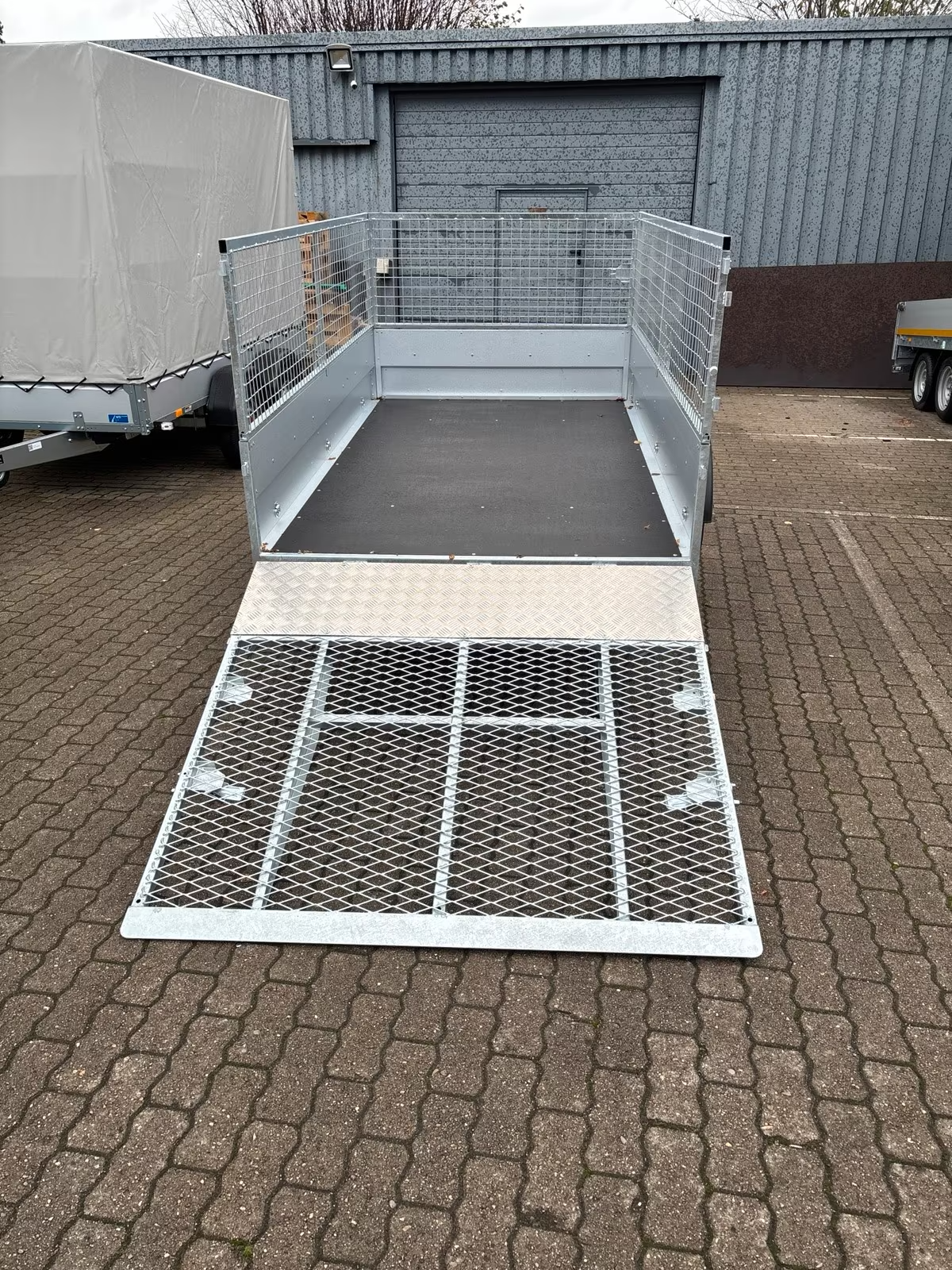 VARIANT 1304 F1 MR 1 Achs Kastenanhänger 257x145 cm 1350 KG mit Heckrampe und Gitteraufsatz Neufahrzeug – Bild 9