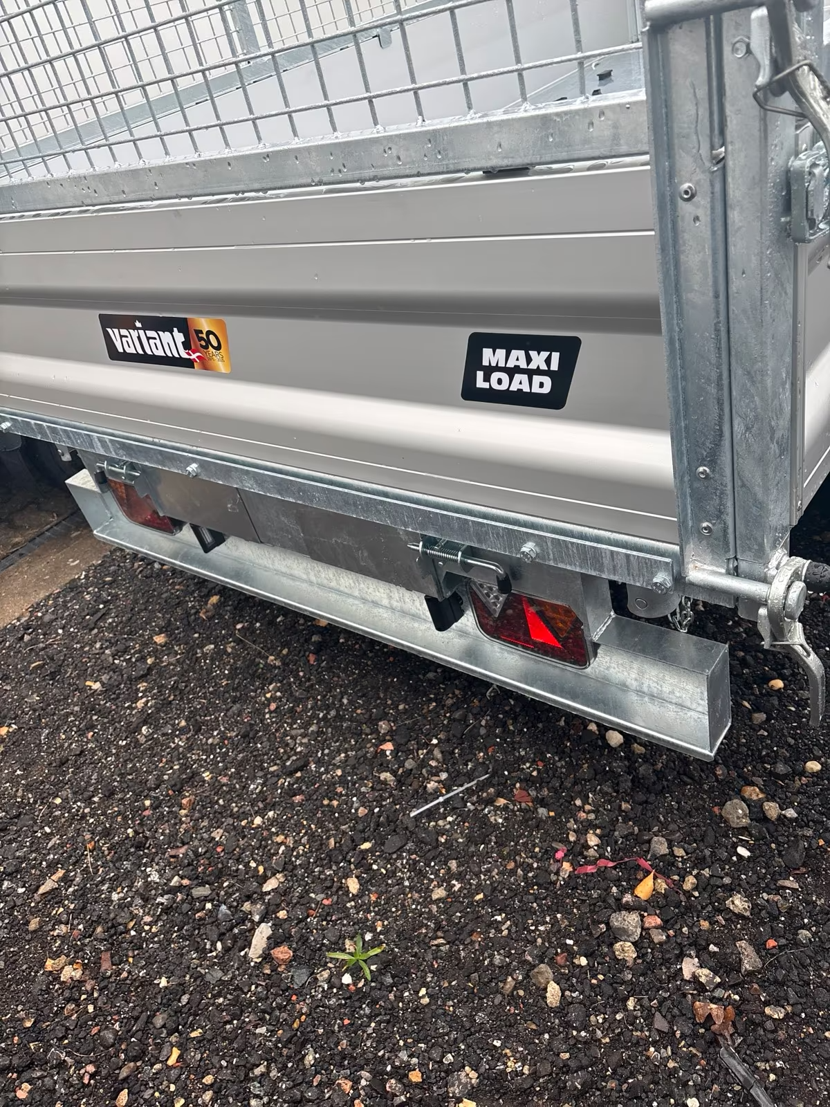 VARIANT 3517 TB 3 Seiten Kipper 3500 KG 320x186 cm mit Gitter und Rampen Neufahrzeug – Bild 6