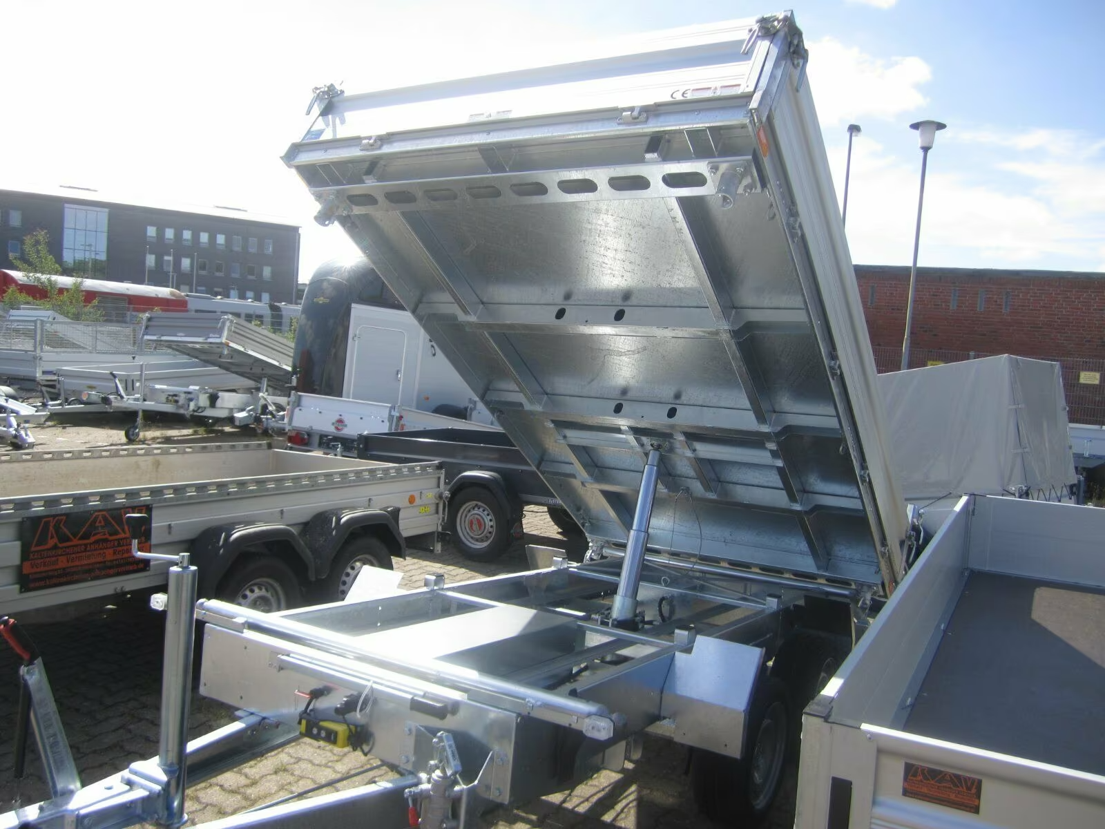 3 Seiten Kipper Humbaur HTK 3000.31 ALU mit E-Pumpe 3000 kg PKW Anhänger – Bild 9