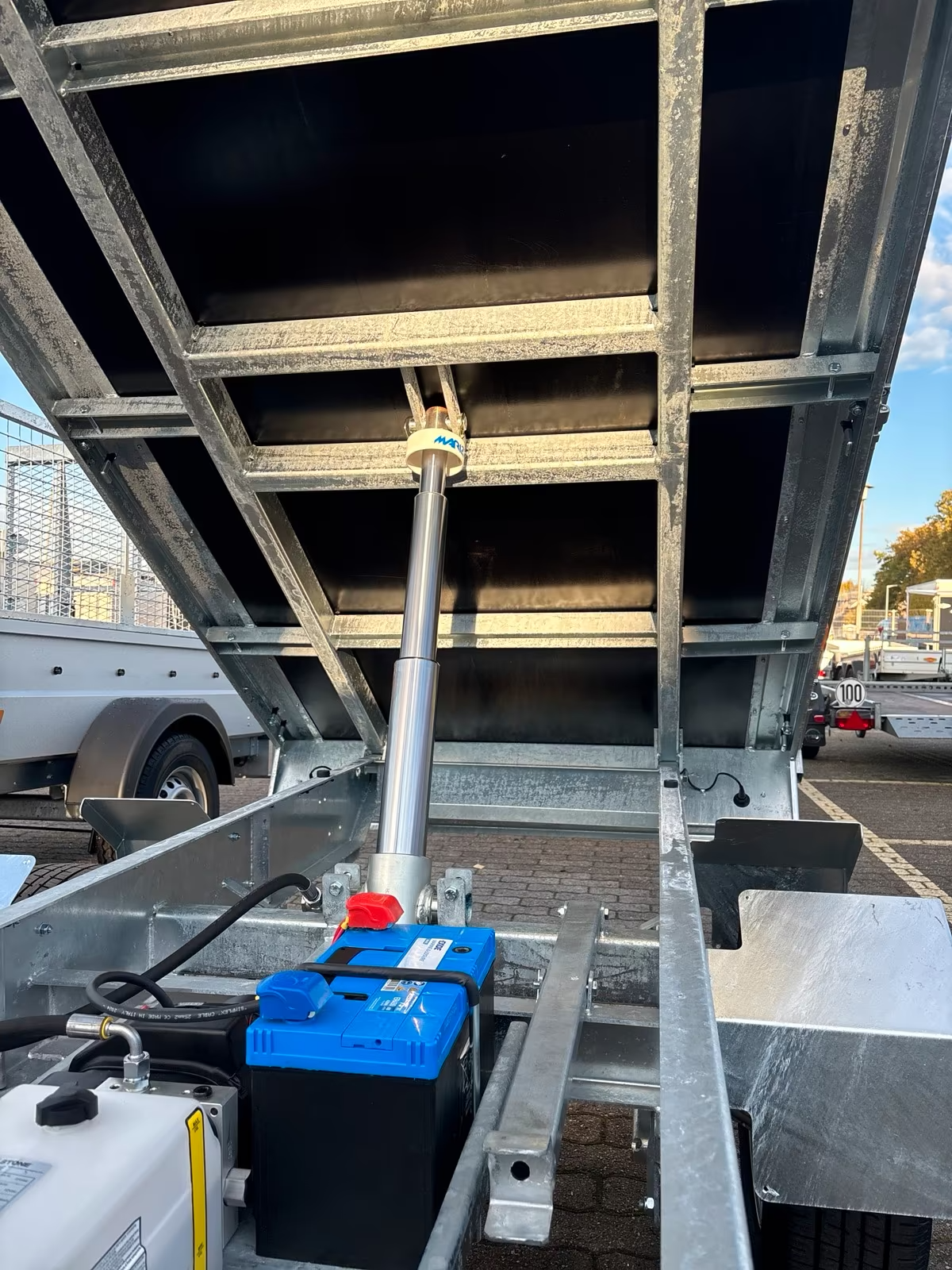 VARIANT 1815 T2 Basic 1800 KG Heckkipper mit E-Pumpe Ladefläche 254x145 cm. PKW Anhänger Neufahrzeug. Blattfedern. – Bild 9