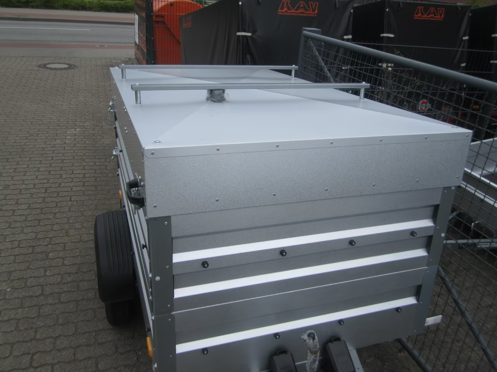 Stema Deckelanhänger 66 cm hoch 100 km/h Neu PKW Anhänger – Bild 5