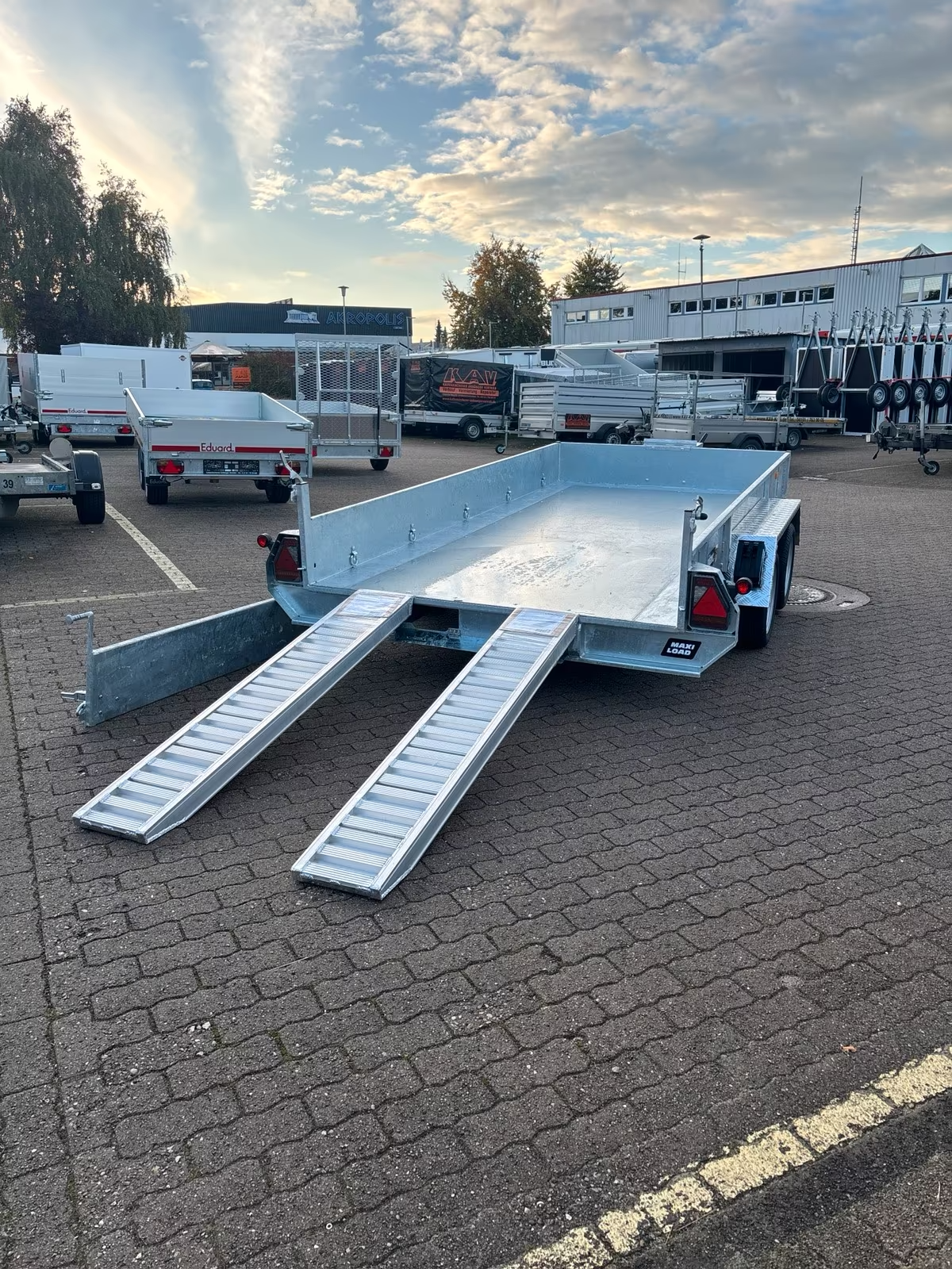 VARIANT 3517 MT 3500 KG Heckkipper mit E-Pumpe Auffahrrampen und Schaufelablage Neufahrzeug MAXI-LOAD PKW Anhänger Baumaschinen Transport Anhänger – Bild 10