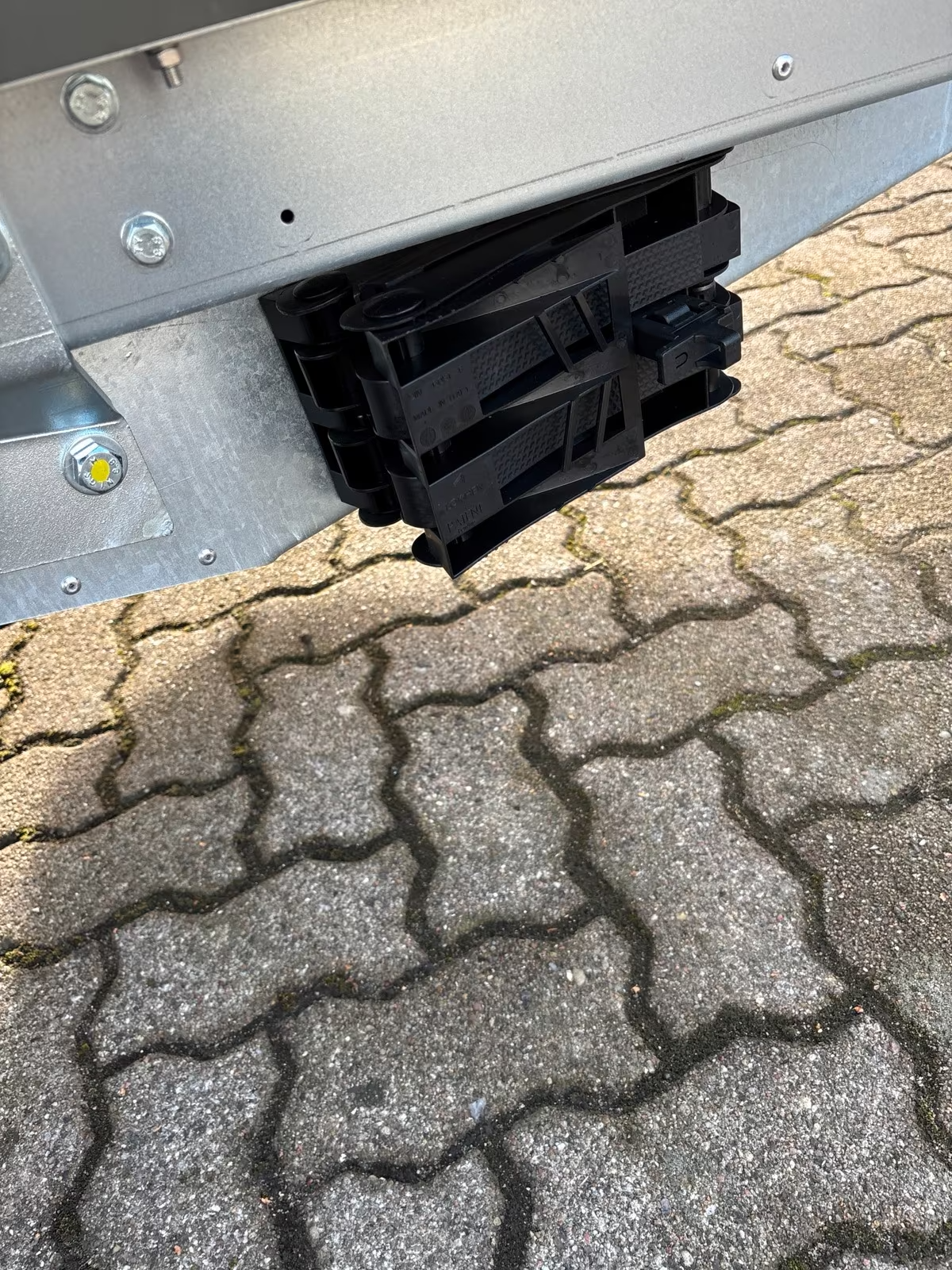 Kofferanhänger VARIANT 1315 C2 EDITION mit Hecktüren Innen Masse 2,58×1,48 m Innenhöhe 1,57 m 1350 KG Neufahrzeug Edition Model Schwarze Wände Alufelgen PKW Anhänger – Bild 2