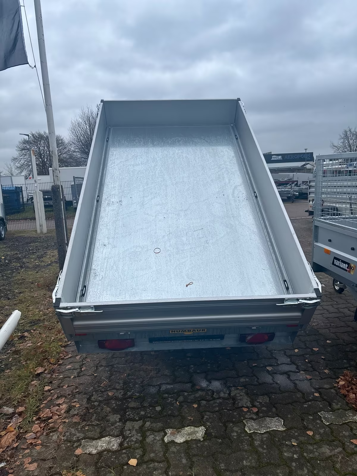 Humbaur 2700 KG Heckkipper Doppelachser 2,68x1,50 m Elektro und Handpumpe – Bild 7